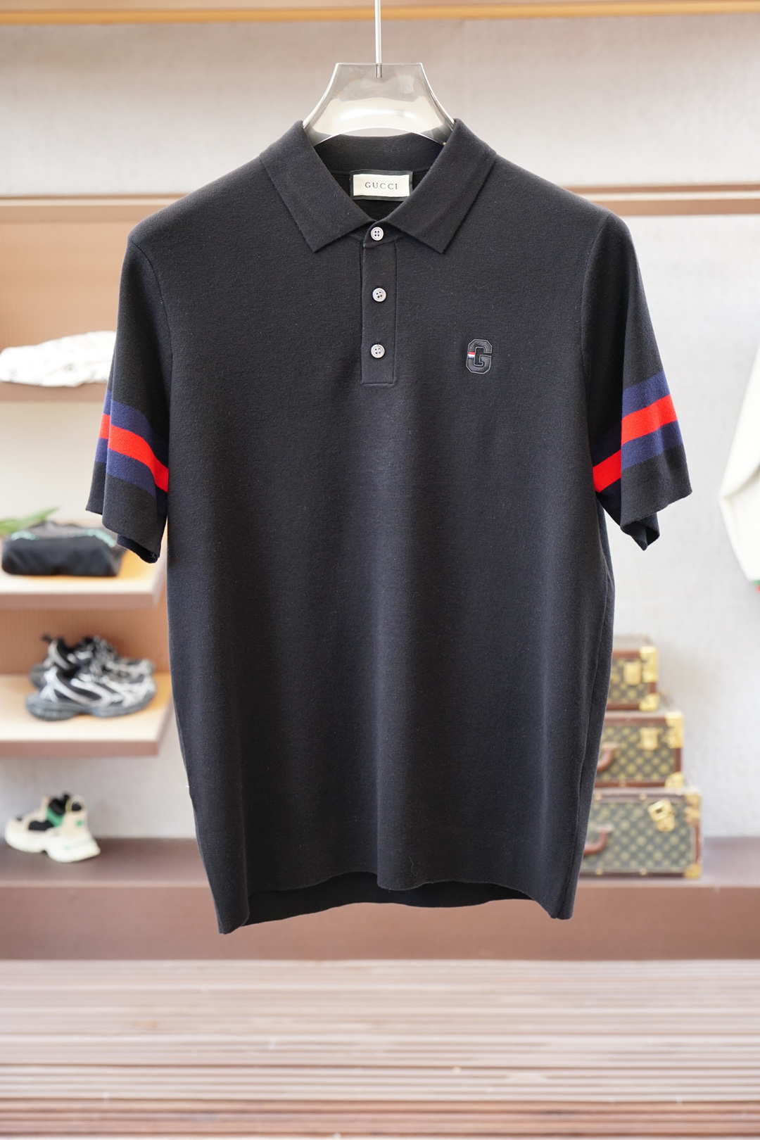 NO:525114,Guqi 2025ss autumn and winter counters are available in the same style as the same style as the new short-sleeved Tensile acetate wool knitted fabric, integrated kick knitted, a must-have item for high-end people, those who know the goods are welcome to compare the counter. Code number M-3xL, T-shirt, alexander wang19860909古奇 2025ss秋冬专柜同款同步上新短袖醋酸天丝羊毛针织面料 一体起脚针织 高端人士必备单品,懂货的来欢迎对比专柜 .码数M-3xL,,T-shirt,alexander wang,Men's clothing