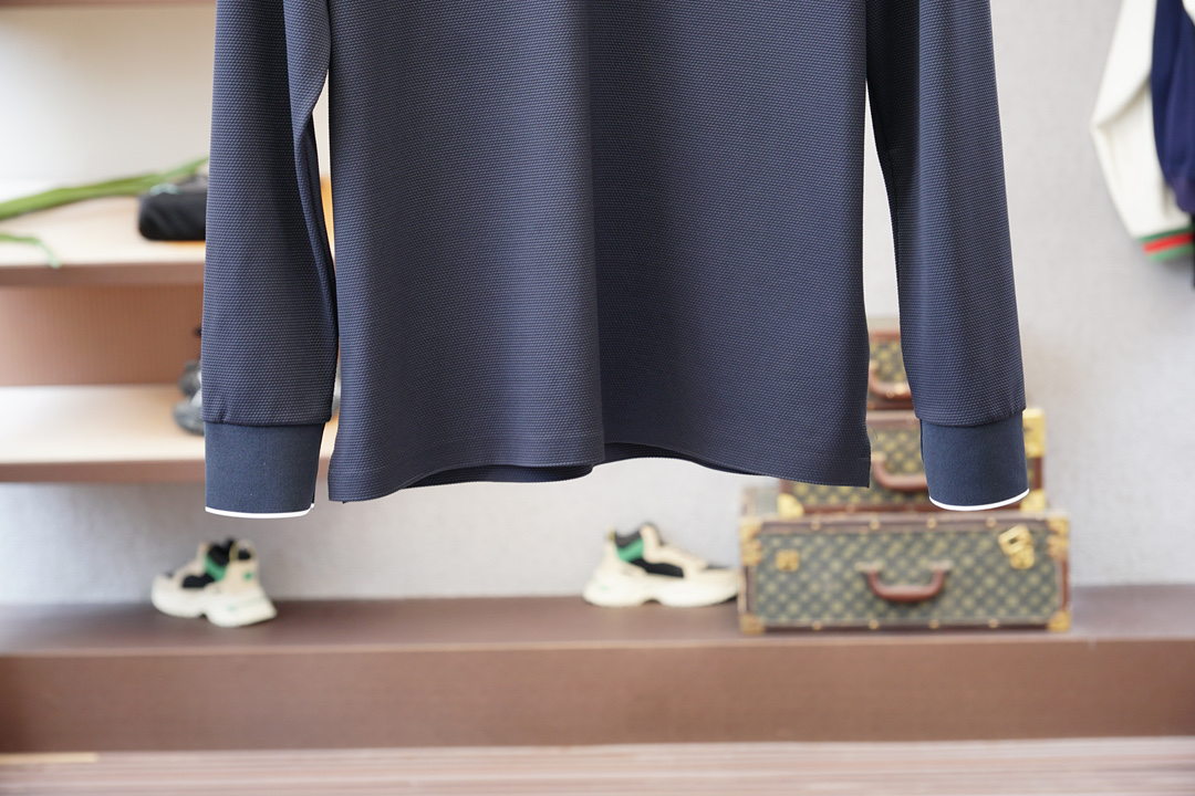 Prada 普拉达-2025秋冬系列上新💐 长袖Polo 衬衫，奢华经典元素设计！采用舒适透气针织面料🔥