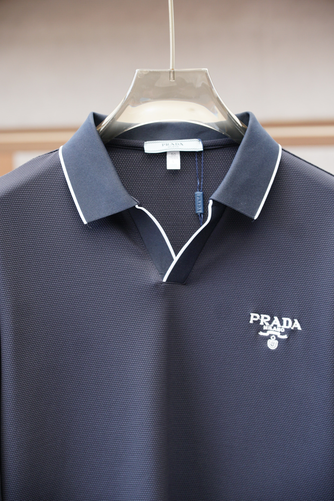 Prada 普拉达-2025秋冬系列上新💐 长袖Polo 衬衫，奢华经典元素设计！采用舒适透气针织面料🔥