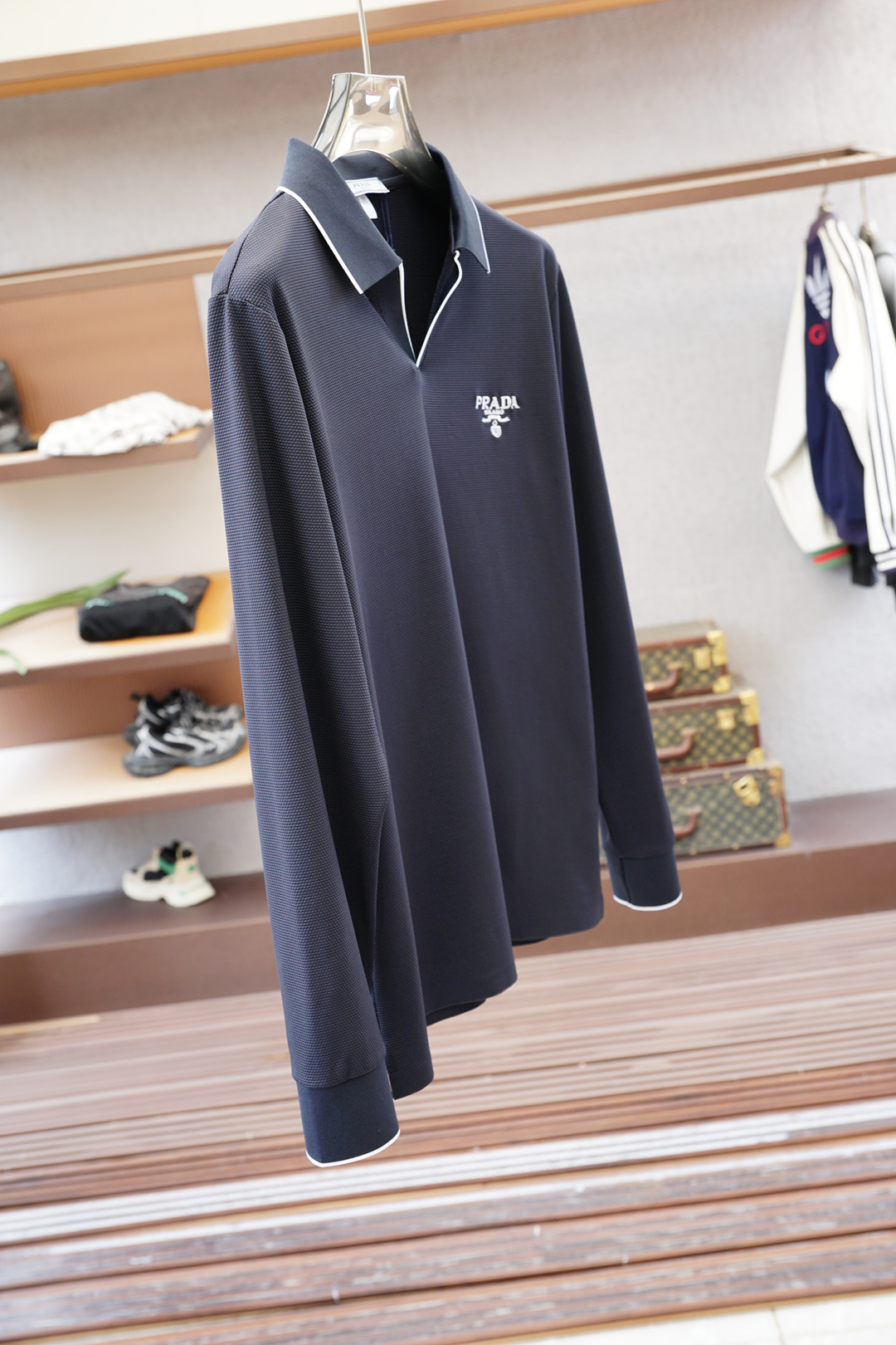 Prada 普拉达-2025秋冬系列上新💐 长袖Polo 衬衫，奢华经典元素设计！采用舒适透气针织面料🔥