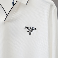 Prada 普拉达-2025秋冬系列上新💐 长袖Polo 衬衫,奢华经典元素设计!采用舒适透气针织面料🔥 Prada 普拉达-2025秋冬系列上新💐 长袖Polo 衬衫,奢华经典元素设计!采用舒适透气针织面料🔥