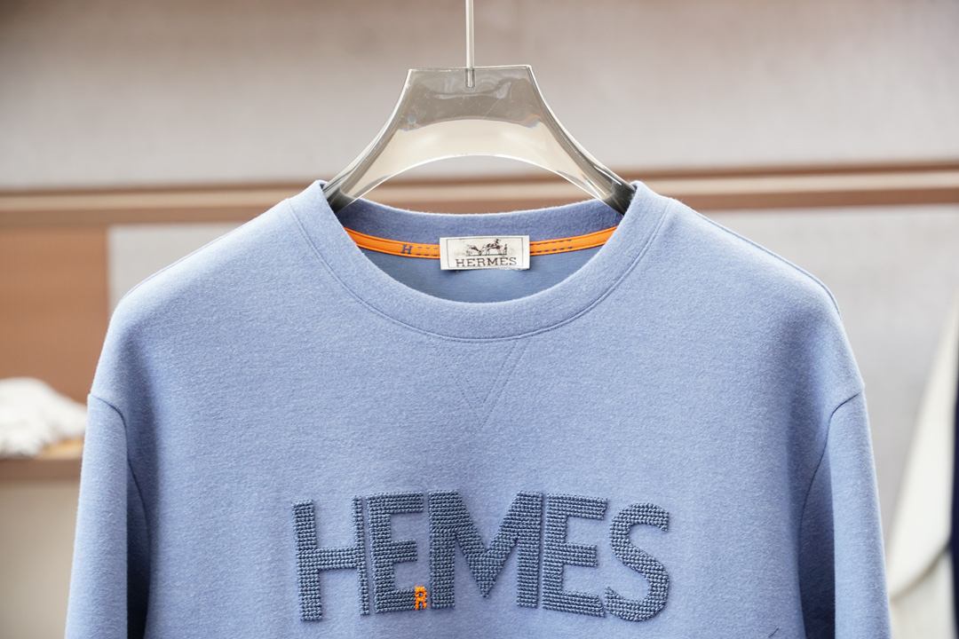 爱马仕家·Hermes-2025秋冬新款圆领套头卫衣采用进口高支数羊毛混纺面料，立挺有型经典品牌logo