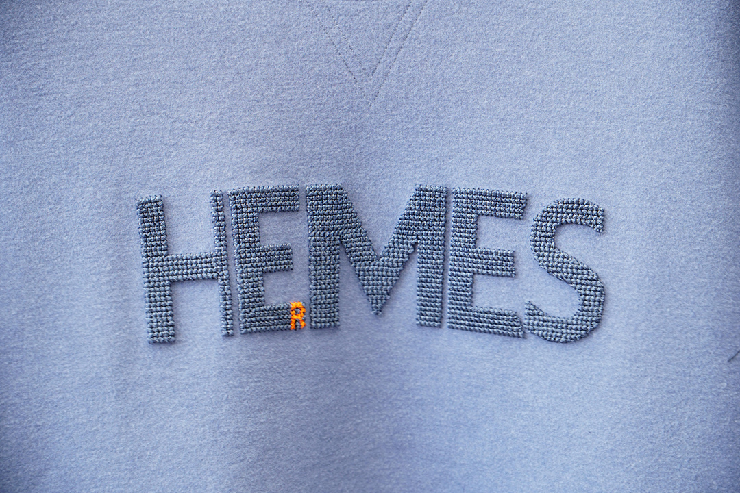 爱马仕家·Hermes-2025秋冬新款圆领套头卫衣采用进口高支数羊毛混纺面料，立挺有型经典品牌logo