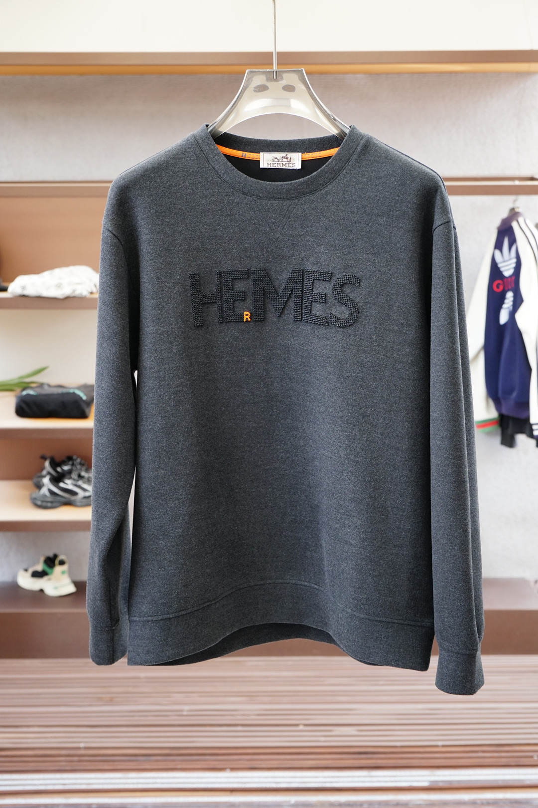 爱马仕家·Hermes-2025秋冬新款圆领套头卫衣采用进口高支数羊毛混纺面料，立挺有型经典品牌logo