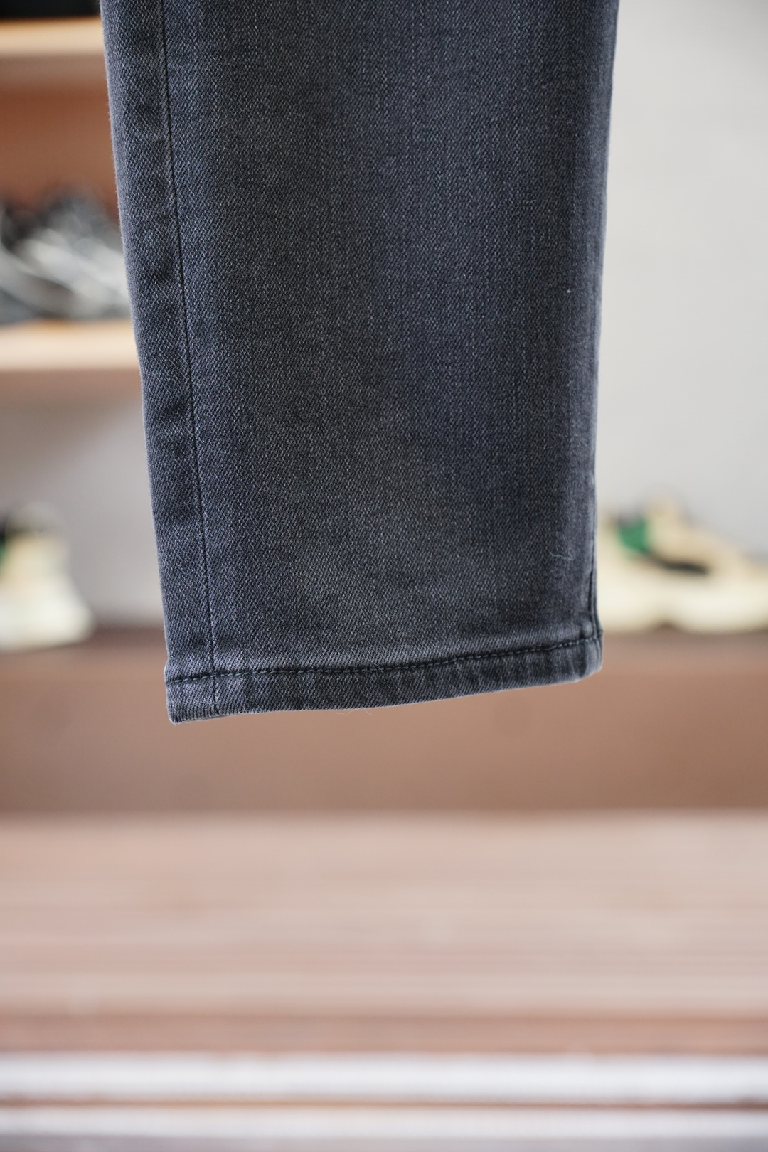 杰尼亚-新款来袭🔥早秋新款新款休闲裤牛仔裤，高端定制系列。进口高密度纯棉加沙洗工艺舒适柔软亲肤，笔挺不易