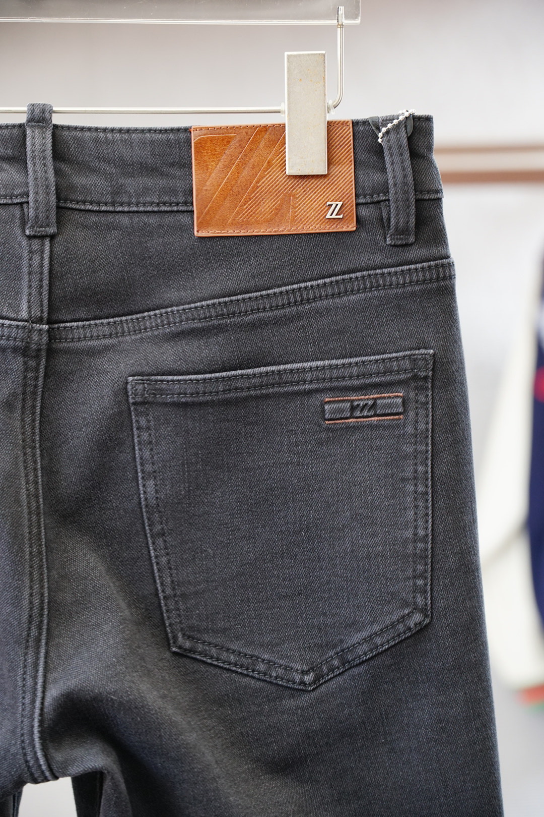 杰尼亚-新款来袭🔥早秋新款新款休闲裤牛仔裤，高端定制系列。进口高密度纯棉加沙洗工艺舒适柔软亲肤，笔挺不易