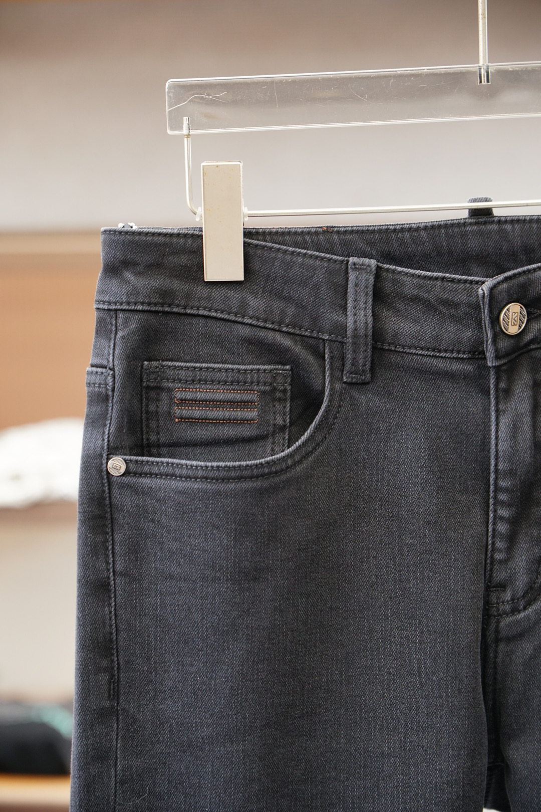 杰尼亚-新款来袭🔥早秋新款新款休闲裤牛仔裤，高端定制系列。进口高密度纯棉加沙洗工艺舒适柔软亲肤，笔挺不易