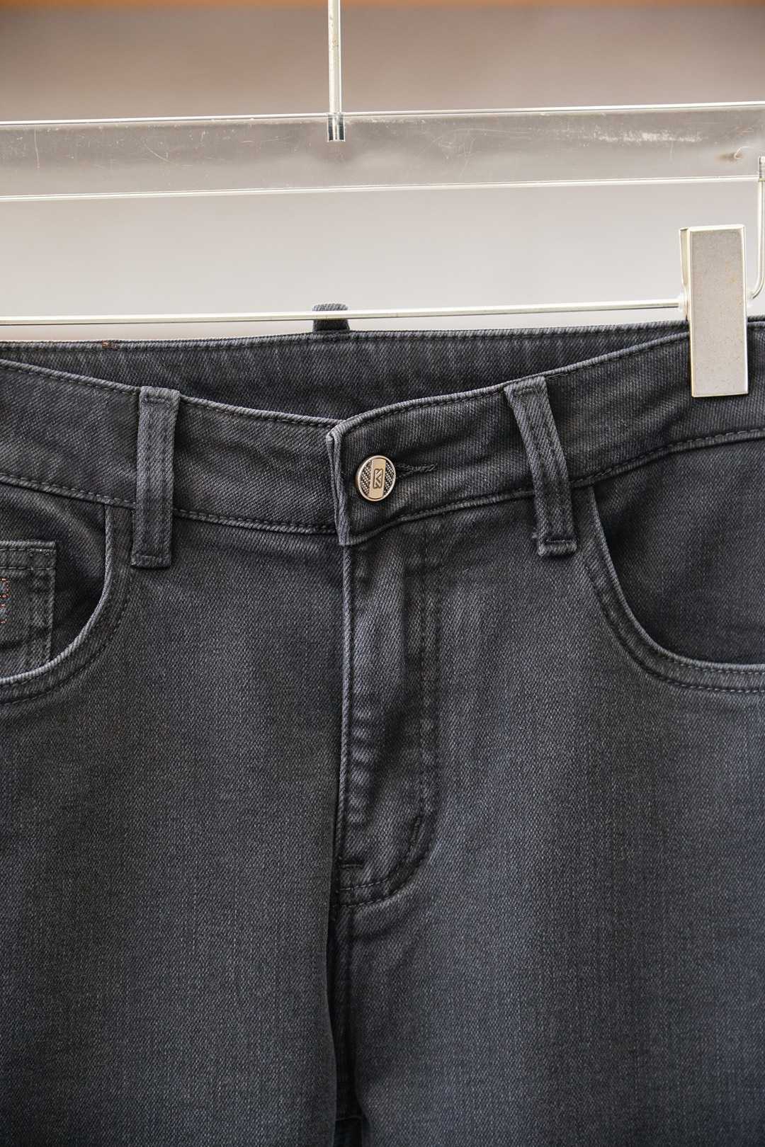 杰尼亚-新款来袭🔥早秋新款新款休闲裤牛仔裤，高端定制系列。进口高密度纯棉加沙洗工艺舒适柔软亲肤，笔挺不易