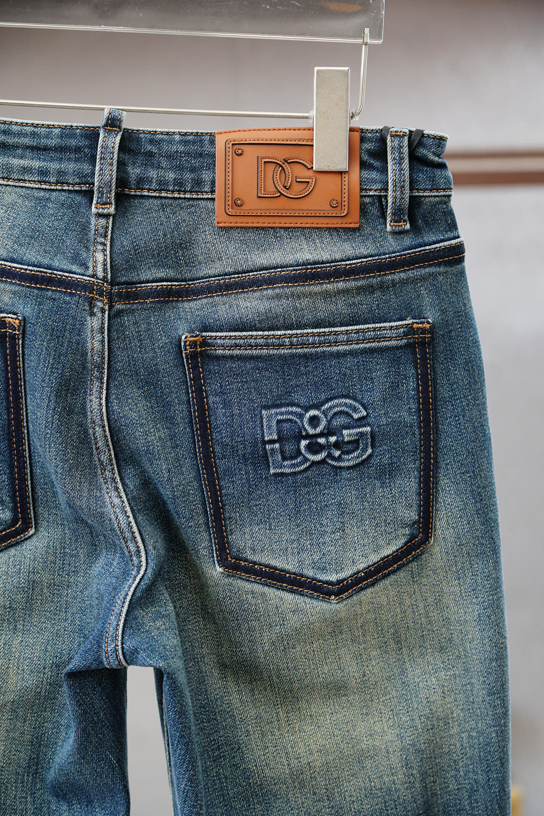 DG-新款来袭🔥早秋新款新款休闲裤牛仔裤，高端定制系列。进口高密度纯棉加沙洗工艺舒适柔软亲肤，笔挺不易起