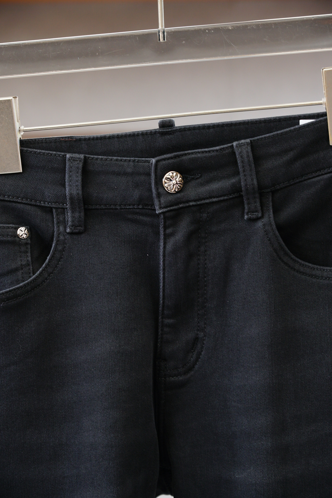 克罗心/新款来袭🔥早秋新款新款休闲裤牛仔裤，高端定制系列。进口高密度纯棉加沙洗工艺舒适柔软亲肤，笔挺不易