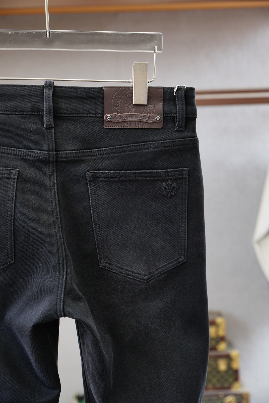 克罗心/新款来袭🔥早秋新款新款休闲裤牛仔裤，高端定制系列。进口高密度纯棉加沙洗工艺舒适柔软亲肤，笔挺不易