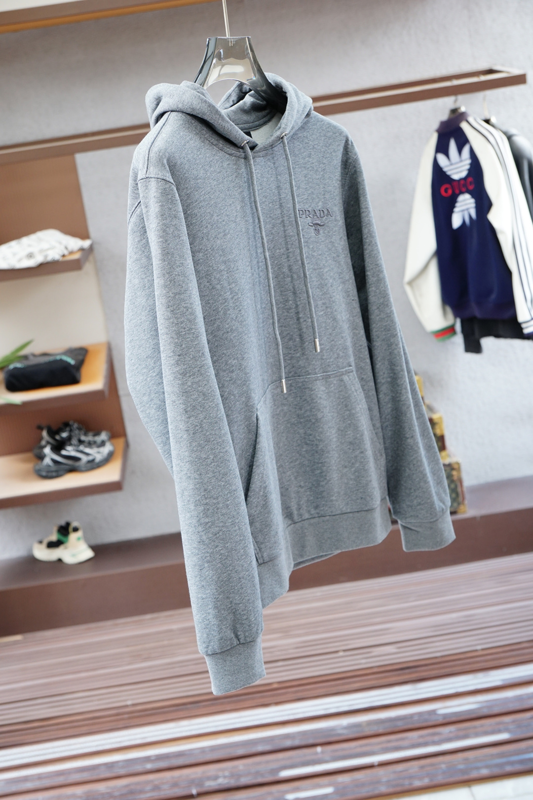 Prada普拉达-2025秋冬新品休闲套装！简单大方连帽专柜定制刺绣logo设计 工艺设计！干净利落剪裁
