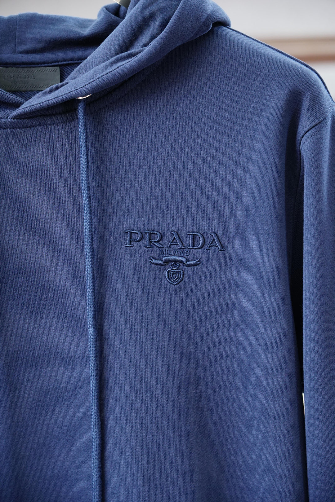 Prada普拉达-2025秋冬新品休闲套装！简单大方连帽专柜定制刺绣logo设计 工艺设计！干净利落剪裁