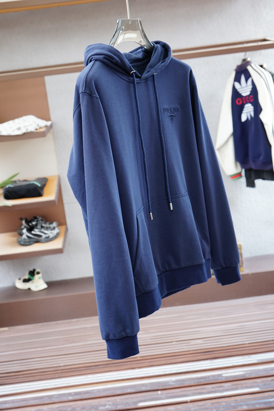 Prada普拉达-2025秋冬新品休闲套装！简单大方连帽专柜定制刺绣logo设计 工艺设计！干净利落剪裁