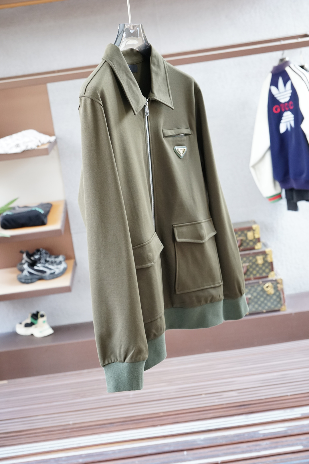 Prada普拉达-2025秋冬新品休闲套装！简单大方连帽专柜定制刺绣logo设计 工艺设计！干净利落剪裁