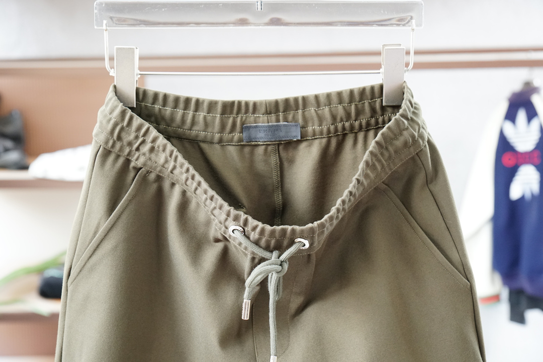 Prada普拉达-2025秋冬新品休闲套装！简单大方连帽专柜定制刺绣logo设计 工艺设计！干净利落剪裁