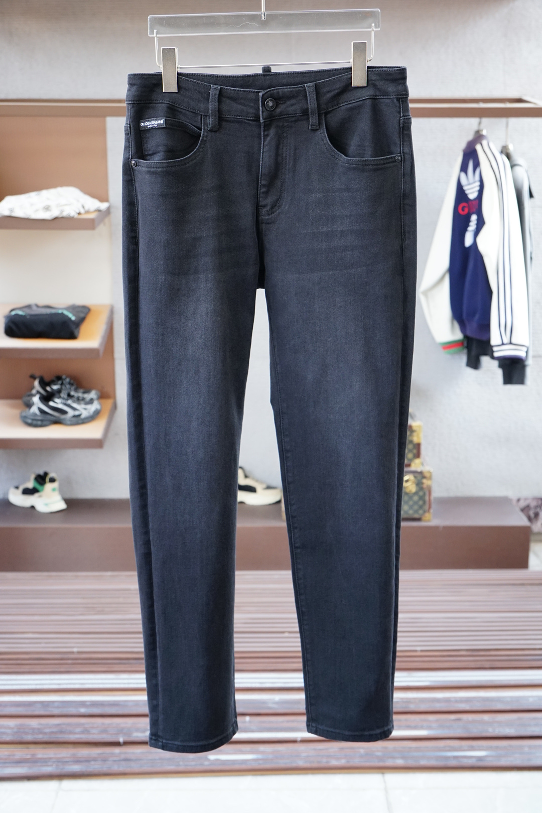 NO:547494,DG/New style is coming early autumn new style casual pants jeans, high-end custom series. Imported high-density pure cotton Gaza washing process is comfortable, soft and skin-friendly, straight and not easy to wrinkle, simple and clear, super versatile, super fashionable and versatile, straight and stylish, a must-have for the wardrobe!  Suitable for any occasion to wear 30-38 pick up the next day, jeans, alexander wang19860909DG/新款来袭早秋新款新款休闲裤牛仔裤,高端定制系列.进口高密度纯棉加沙洗工艺舒适柔软亲肤,笔挺不易起皱,简单明了,超级百搭上身效果超级棒时尚百搭,笔挺有型,衣橱必备！适合任何场合穿着 30-38隔天取货无,,jeans,alexander wang,Men's clothing