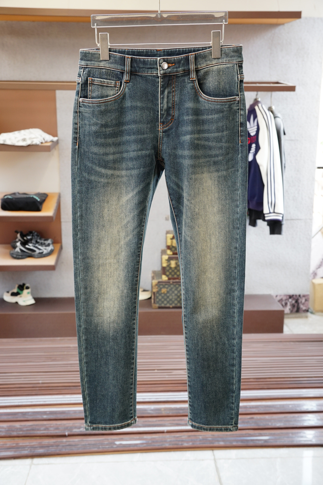 NO:547460,Dior/New style is coming early autumn new style casual pants jeans, high-end custom series. Imported high-density pure cotton Gaza washing process is comfortable, soft and skin-friendly, straight and not easy to wrinkle, simple and clear, super versatile, super fashionable and versatile, straight and stylish, a must-have for the wardrobe!  Suitable for any occasion to wear 30-38 pick up the next day, Dior, Jeans, Alexander wang19860909迪奥/新款来袭早秋新款新款休闲裤牛仔裤,高端定制系列.进口高密度纯棉加沙洗工艺舒适柔软亲肤,笔挺不易起皱,简单明了,超级百搭上身效果超级棒时尚百搭,笔挺有型,衣橱必备！适合任何场合穿着 30-38隔天取货无,,dior,jeans,alexander wang,Men's clothing