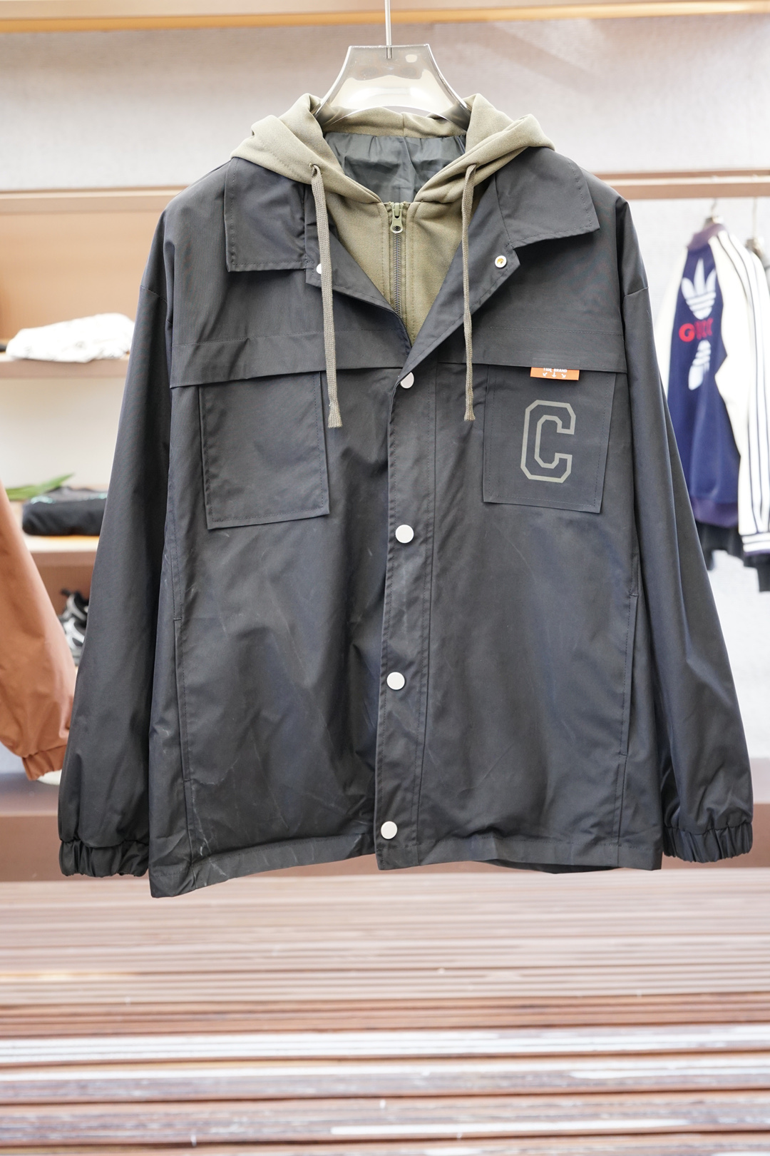 NO:547467,Celine-Cerine 2025 hat jacket, hat can be collected, classic jacket recommendation!  High-woven ultra-fine high-tech smooth composite fabric material, customized upper fabric. Brand classic logo design, fully customized auxiliary materials brand logo. Color black turmeric color code: M-3XL, celine, jackets & coats, jackets & coats, hats, alexander wang19860909Celine-瑟琳2025帽外套 帽子可收,经典爆款夹克推荐！高织超细腻的高科技爽滑复合布材质,上层面料定制.品牌经典logo设计,辅料全定制品牌logo. 颜色黑色 姜黄 色 码数: M-3XL,,celine,jackets & coats,jackets & coats,hats,alexander wang,Men's clothing