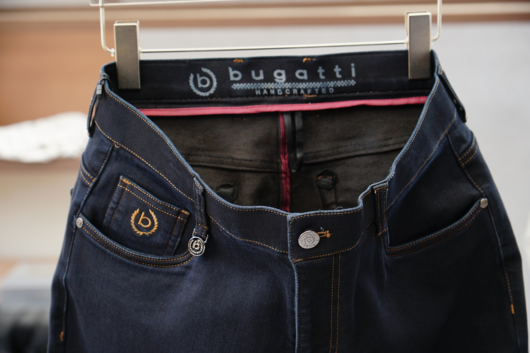 BUGATTI-新款来袭🍌2025早秋新款新款休闲裤牛仔裤，高端定制系列。进口高密度纯棉加沙洗工艺舒适柔
