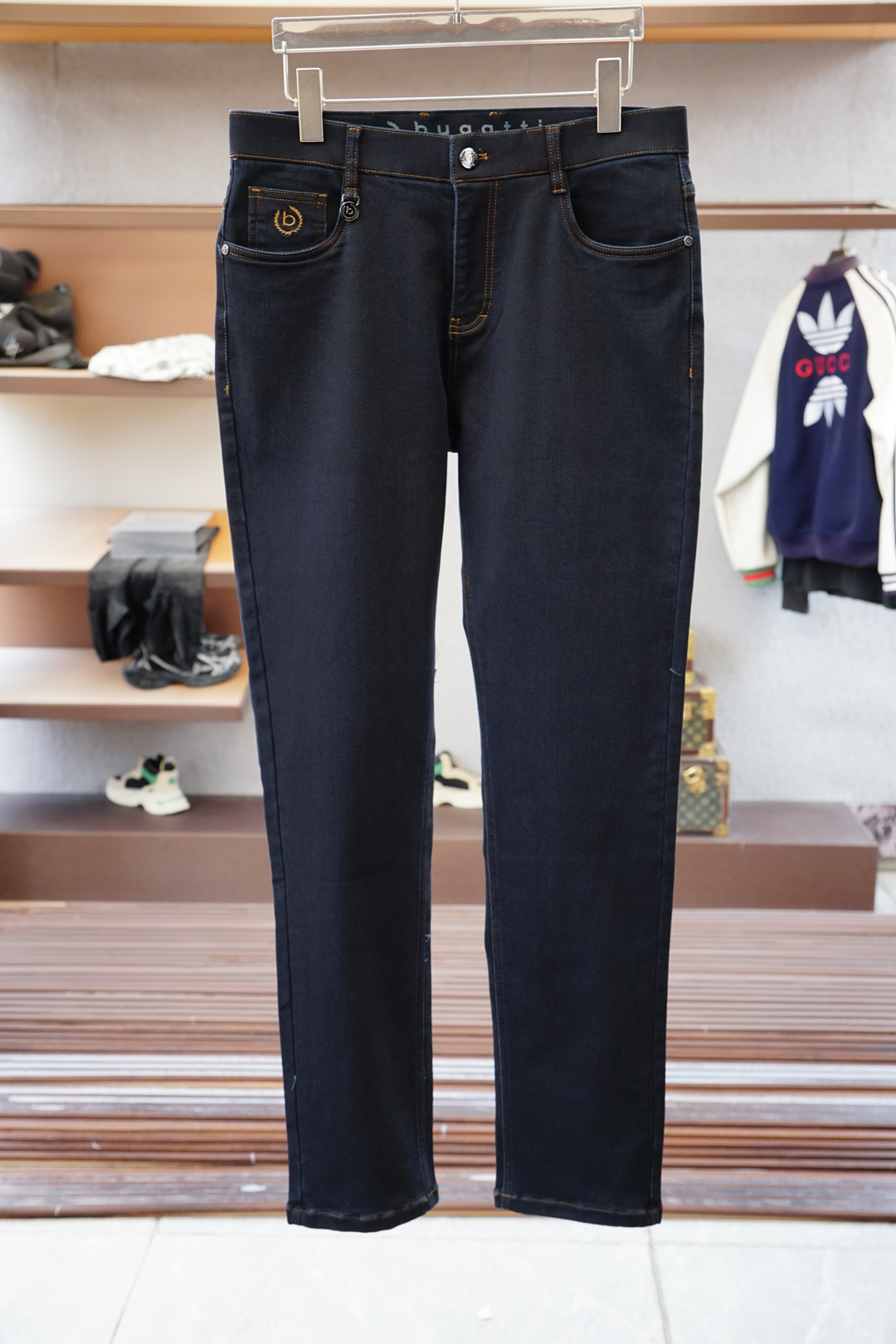 NO:572482,BU GATTI - New style is coming. 2025 early autumn new style casual pants and jeans, high-end customized series. Imported high-density pure cotton with sand washing process is comfortable, soft and skin-friendly, straight and not easy to wrinkle, simple and clear, super versatile upper body effect, super fashionable and versatile, straight and stylish, a wardrobe must-have!  Suitable for any occasion 30-38 Next day pickup No,,jeans,alexander wang19860909BU GATTI-新款来袭2025早秋新款新款休闲裤牛仔裤,高端定制系列.进口高密度纯棉加沙洗工艺舒适柔软亲肤,笔挺不易起皱,简单明了,超级百搭上身效果超级棒时尚百搭,笔挺有型,衣橱必备！适合任何场合穿着 30-38隔天取货无,,jeans,alexander wang,Men's clothing