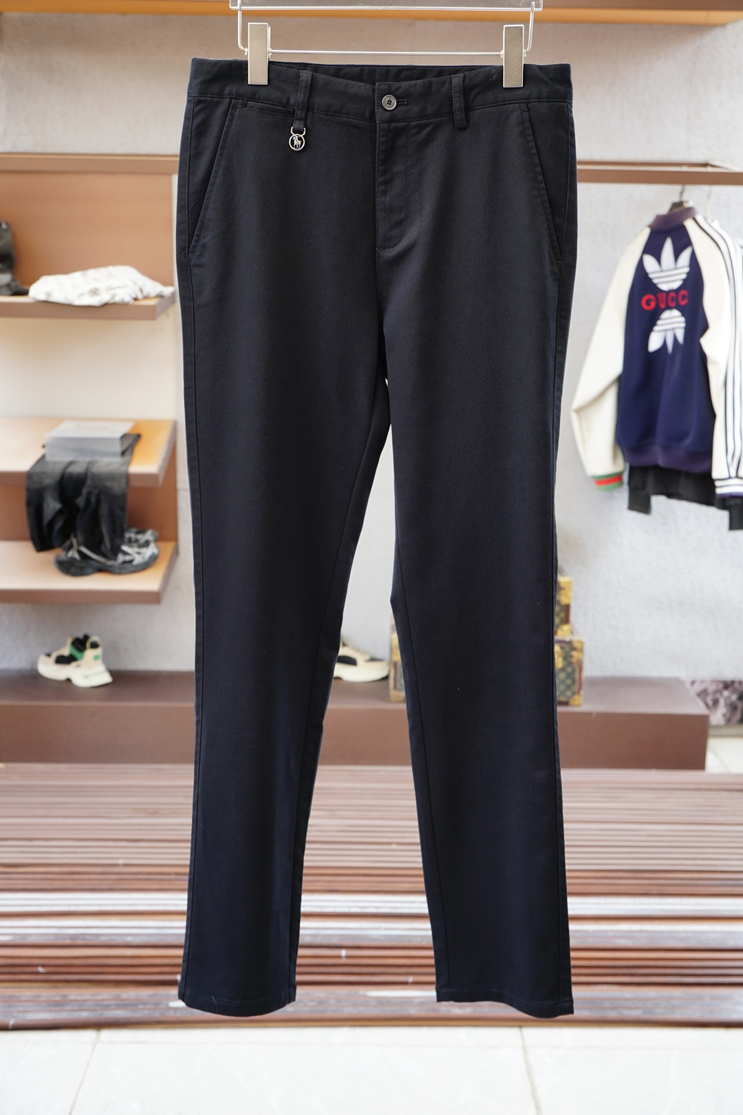 NO:572495,Polo - black blue - new style casual trousers for autumn and winter, high-end customized series. Imported high-density pure cotton craftsmanship is comfortable, soft and skin-friendly, straight and not easy to wrinkle, simple and clear, super versatile upper body effect, super fashionable and versatile, straight and stylish, a wardrobe must-have!  Suitable for any occasion, 30-38, next day pickup, no 35, 37,, alexander wang19860909Polo-黑色蓝色-新款来袭秋冬新款休闲西裤,高端定制系列.进口高密度纯棉工艺舒适柔软亲肤,笔挺不易起皱,简单明了,超级百搭上身效果超级棒时尚百搭,笔挺有型,衣橱必备！适合任何场合穿着 30-38隔天取货无35,37,,alexander wang,Men's clothing