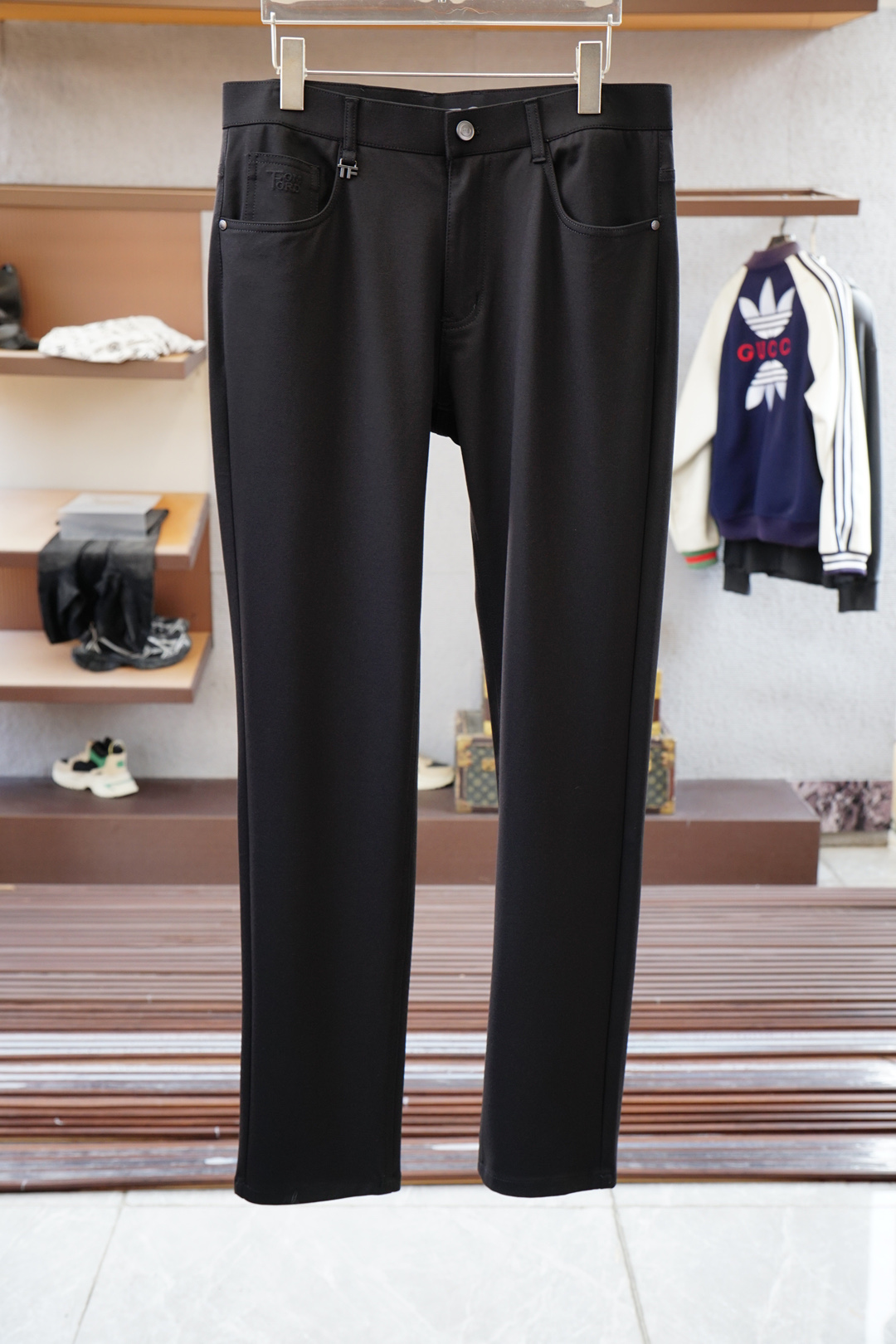 NO:572501,TF-New autumn and winter new casual trousers are coming, high-end customized series. Imported high-density pure cotton craftsmanship is comfortable, soft and skin-friendly, straight and not easy to wrinkle, simple and clear, super versatile upper body effect, super fashionable and versatile, straight and stylish, a wardrobe must-have!  Suitable for any occasion, 30-38, next day pickup, no 35, 37,, tom ford, alexander wang19860909TF-新款来袭秋冬新款休闲西裤,高端定制系列.进口高密度纯棉工艺舒适柔软亲肤,笔挺不易起皱,简单明了,超级百搭上身效果超级棒时尚百搭,笔挺有型,衣橱必备！适合任何场合穿着 30-38隔天取货无35,37,,tom ford,alexander wang,Men's clothing