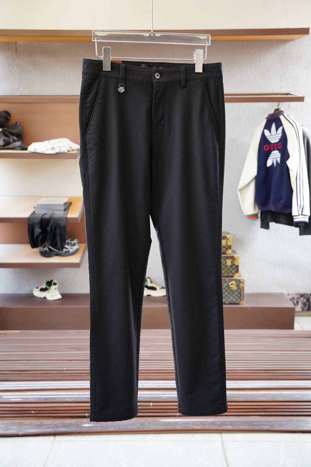 NO:572494,LP-New autumn and winter new casual trousers, high-end customized series. Imported high-density pure cotton craftsmanship is comfortable, soft and skin-friendly, straight and not easy to wrinkle, simple and clear, super versatile upper body effect, super fashionable and versatile, straight and stylish, a wardrobe must-have!  Suitable for any occasion, 30-38, next day pickup, no 35, 37,, loro piana, alexander wang19860909LP-新款来袭秋冬新款休闲西裤,高端定制系列.进口高密度纯棉工艺舒适柔软亲肤,笔挺不易起皱,简单明了,超级百搭上身效果超级棒时尚百搭,笔挺有型,衣橱必备！适合任何场合穿着 30-38隔天取货无35,37,,loro piana,alexander wang,Men's clothing