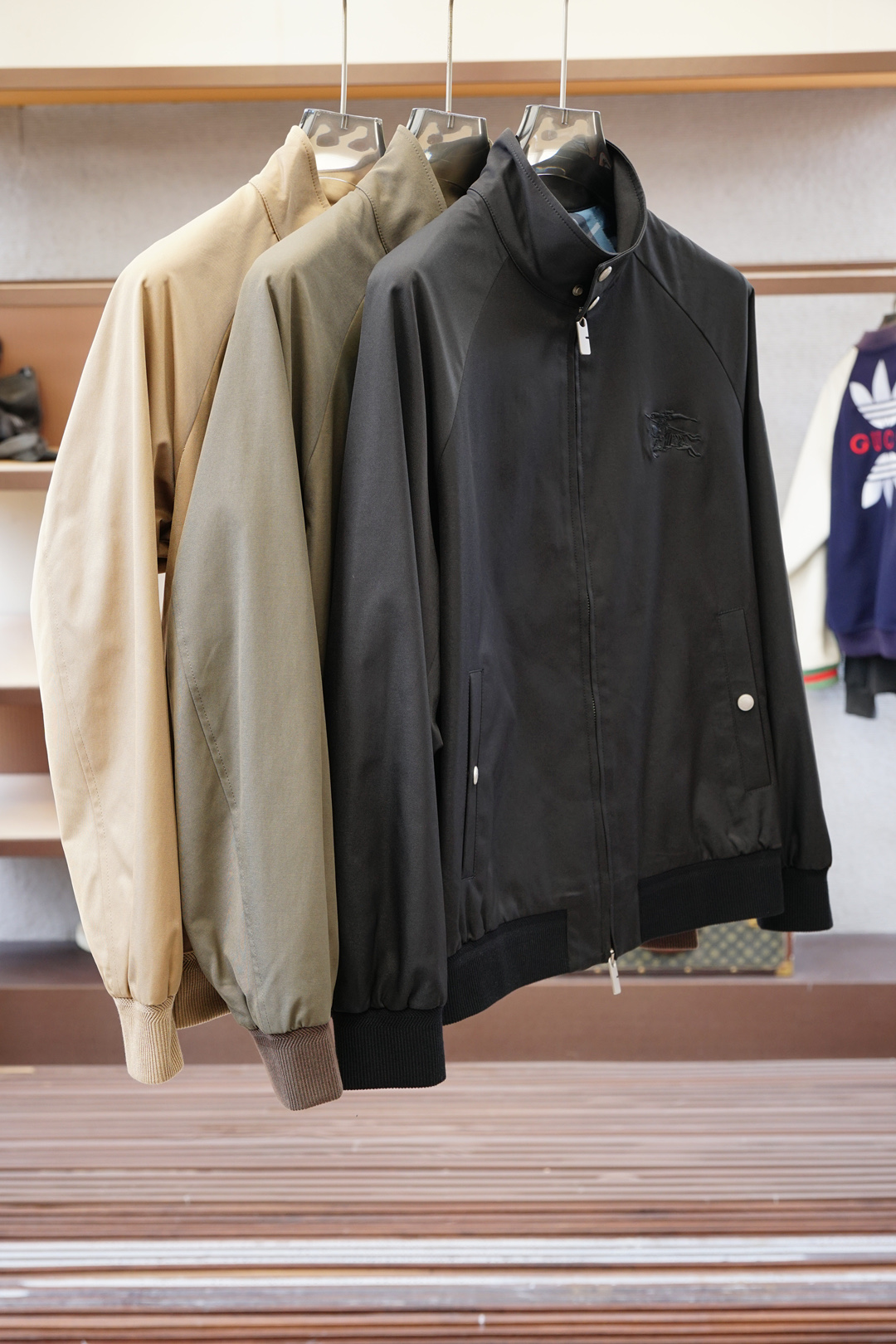 NO:570528,BBR Burberry - Bu*berry～ 2025 new autumn and winter jacket, original 1:1 customized hardware accessories, all imported original design, absolutely high quality, low-key luxury plaid with connotation, high-end and high-end fabrics, super comfortable feel, a must-have item in early spring. Color black, size M-3XL,, burberry, jackets & coats, alexander wang19860909BBR巴宝莉-Bu*berry～ 2025秋冬新款外套,原版1:1定制五金配件全进口原版设计,绝对的高品质,低调奢华格子有内涵,高端大气上档次的面料,手感超级舒服,早春必备单品 颜色黑色 码数M-3XL,,burberry,jackets & coats,alexander wang,Men's clothing