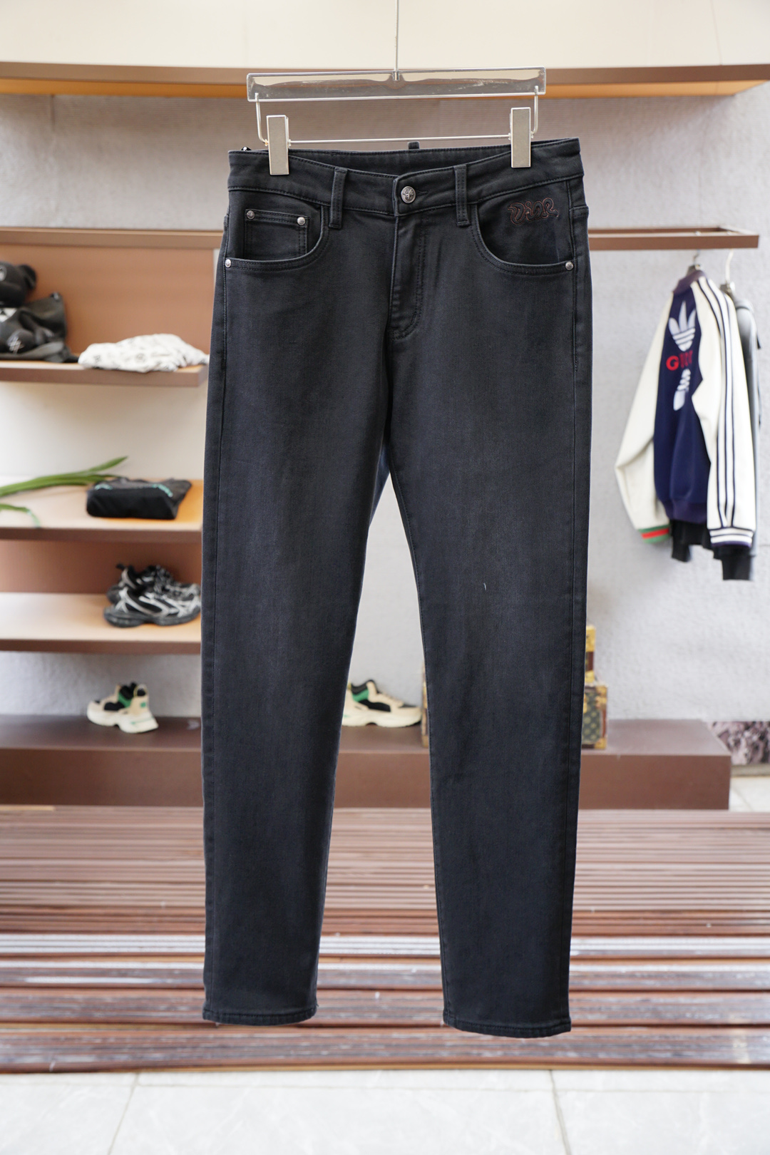 NO:524150,Dior/New style is coming early autumn new style casual pants jeans, high-end custom series. Imported high-density pure cotton Gaza washing process is comfortable, soft and skin-friendly, straight and not easy to wrinkle, simple and clear, super versatile, super fashionable and versatile, straight and stylish, a must-have for the wardrobe!  Suitable for any occasion to wear 30-38 pick up the next day, Dior, Dior, Jeans, Alexander wang19860909Dior迪奥/新款来袭早秋新款新款休闲裤牛仔裤,高端定制系列.进口高密度纯棉加沙洗工艺舒适柔软亲肤,笔挺不易起皱,简单明了,超级百搭上身效果超级棒时尚百搭,笔挺有型,衣橱必备！适合任何场合穿着 30-38隔天取货无,,dior,dior,jeans,alexander wang,Men's clothing
