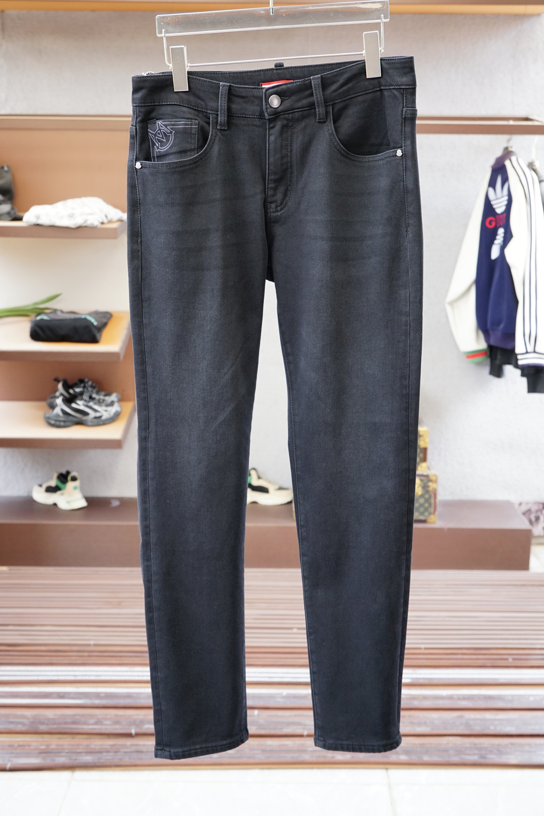 NO:524167,- The new style is coming early autumn new style of casual pants and jeans, high-end custom series. Imported high-density pure cotton Gaza washing process is comfortable, soft and skin-friendly, straight and not easy to wrinkle, simple and clear, super versatile, super fashionable and versatile, straight and stylish, a must-have for the wardrobe!  Suitable for any occasion to wear 30-38 pick up the next day, Moncler, jeans, alexander wang19860909- 蒙口-新款来袭早秋新款新款休闲裤牛仔裤,高端定制系列.进口高密度纯棉加沙洗工艺舒适柔软亲肤,笔挺不易起皱,简单明了,超级百搭上身效果超级棒时尚百搭,笔挺有型,衣橱必备！适合任何场合穿着 30-38隔天取货无,,Moncler,jeans,alexander wang,Men's clothing