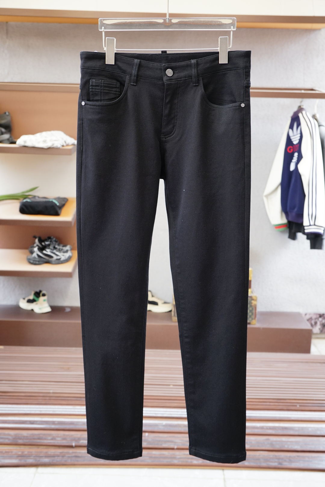 NO:524163,BBR Burberry - New style is coming early autumn new style casual pants jeans, high-end custom series. Imported high-density pure cotton Gaza washing process is comfortable, soft and skin-friendly, straight and not easy to wrinkle, simple and clear, super versatile, fashionable and versatile, straight and stylish, must-have in the wardrobe!  Suitable for any occasion to wear 30-38 pick up the next day, burberry, jeans, alexander wang19860909BBR 巴宝莉-新款来袭早秋新款新款休闲裤牛仔裤,高端定制系列.进口高密度纯棉加沙洗工艺舒适柔软亲肤,笔挺不易起皱,简单明了,超级百搭上身效果超级棒时尚百搭,笔挺有型,衣橱必备！适合任何场合穿着 30-38隔天取货无,,burberry,jeans,alexander wang,Men's clothing