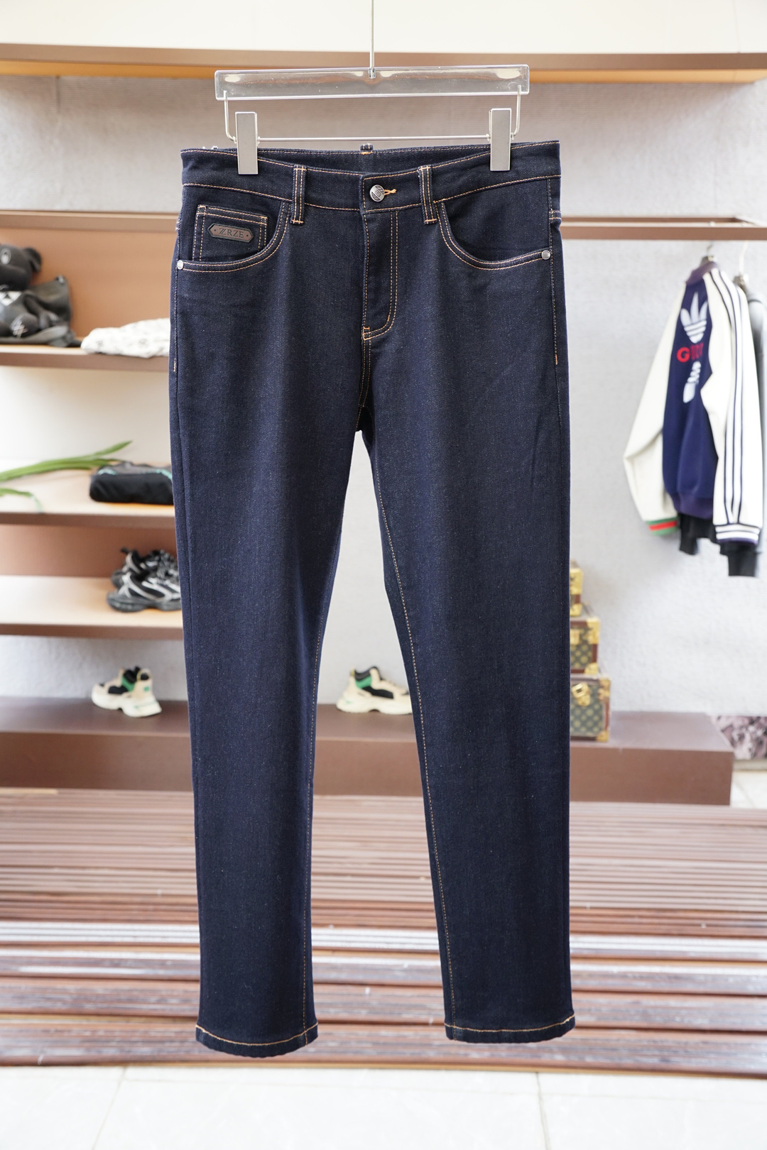 NO:524161,Jenia's new style is coming early autumn new style of casual pants and jeans, high-end custom series. Imported high-density pure cotton Gaza washing process is comfortable, soft and skin-friendly, straight and not easy to wrinkle, simple and clear, super versatile, super fashionable and versatile, straight and stylish, a must-have for the wardrobe!  Suitable for any occasion to wear 30-38 pick up the next day, zegna, jeans, alexander wang19860909杰尼亚 新款来袭早秋新款新款休闲裤牛仔裤,高端定制系列.进口高密度纯棉加沙洗工艺舒适柔软亲肤,笔挺不易起皱,简单明了,超级百搭上身效果超级棒时尚百搭,笔挺有型,衣橱必备！适合任何场合穿着 30-38隔天取货无,,zegna,jeans,alexander wang,Men's clothing