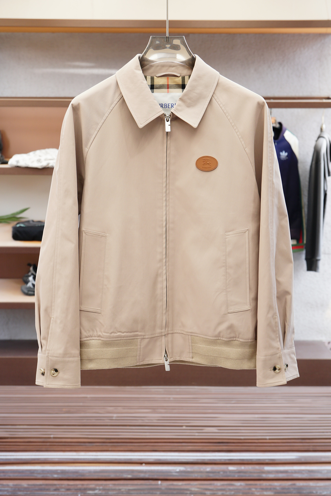 NO:524141,BBR Burberry-Bu*berry～ 2025 autumn and winter new jacket, original 1:1 custom hardware accessories are fully imported original design, absolutely high quality, low-key luxury plaid with connotation, high-end and elegant fabric, super comfortable feel, essential items in early spring color black Number of code M-3XL, burberry, jackets & coats, alexander wang19860909BBR巴宝莉-Bu*berry～ 2025秋冬新款外套,原版1:1定制五金配件全进口原版设计,绝对的高品质,低调奢华格子有内涵,高端大气上档次的面料,手感超级舒服,早春必备单品 颜色黑色 码数M-3XL,,burberry,jackets & coats,alexander wang,Men's clothing