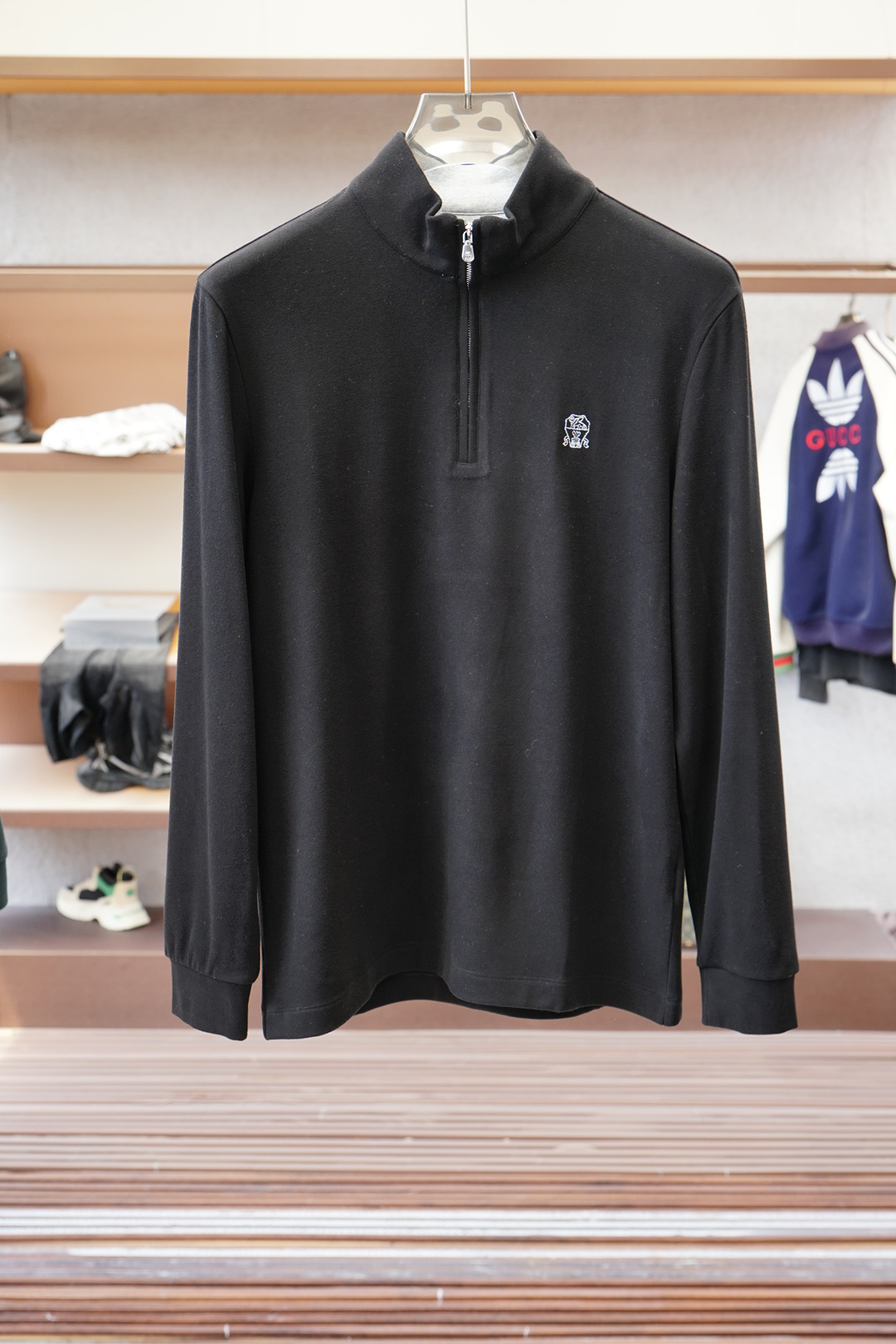 NO:645422,BC-2025FW new product is now on the market. High-end business long-sleeved Polo series, a high-quality trend vane. Selected and customized high-end pima cotton fabrics. It feels soft and delicate to the skin. The loose edge design at the bottom is not constricting. It is highly tolerant. The contrasting color process is low-key and luxurious. Fine stitching. The overall line of the garment is smooth and not skewed. The ribbed knitted fabric on the collar has high elasticity and high comfort. The specially tailored tailoring is integrated with ergonomics. It can be worn inside or outside. Different market currencies. No comparison.  简约时尚现代潮流 超高性价比 品控质感细节类比超一线品牌工厂 爆肝推荐（M家系列） 码数M-3XL,,alexander wang19860909BC-2025FW新品火爆上市啦高端商务长袖Polo系列, 高品质量潮流风向标 精选定制高端匹马棉面料 触感柔软细腻亲肤 底部散边设计不勒身 包容性强 撞色工艺低调奢华 精细针法走位 成衣整体线条流畅不歪斜 领圈螺纹针织面料 弹性大舒适度高 版型特调剪裁综合人体工学 内搭外穿都OK 区别市场通货 不俱比较 简约时尚现代潮流 超高性价比 品控质感细节类比超一线品牌工厂 爆肝推荐（M家系列） 码数M-3XL,,alexander wang,Men's clothing