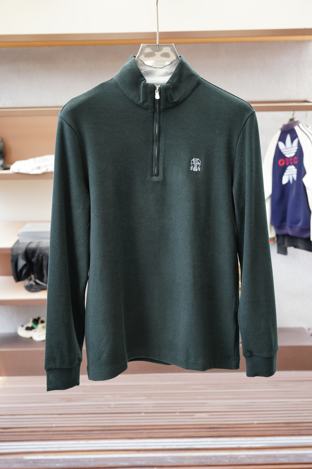 NO:525112,BC-2025FW new product is launched in the market with high-end business long-sleeved Polo series, high-quality and trendy weather vane, selected customized high-end horse cotton fabric, soft and delicate touch, skin-friendly, loose bottom edge design, strong inclusiveness, low-key and luxurious contrasting craftsmanship, fine needle movement, overall lines of ready-made garments are smooth and not crooked, collar ring thread knitted fabric, high elasticity and comfort, special style and tailoring, comprehensive ergonomics, inside and outside wear, OK, different from market currency, not bother, simple and fashionable modern trend, ultra-high cost-effectiveness, quality control texture and details, super first-tier brand factories, recommended liver (M family series) code number M-3XL,,alexander wang19860909BC-2025FW新品火爆上市啦高端商务长袖Polo系列, 高品质量潮流风向标 精选定制高端匹马棉面料 触感柔软细腻亲肤 底部散边设计不勒身 包容性强 撞色工艺低调奢华 精细针法走位 成衣整体线条流畅不歪斜 领圈螺纹针织面料 弹性大舒适度高 版型特调剪裁综合人体工学 内搭外穿都OK 区别市场通货 不俱比较 简约时尚现代潮流 超高性价比 品控质感细节类比超一线品牌工厂 爆肝推荐（M家系列） 码数M-3XL,,alexander wang,Men's clothing