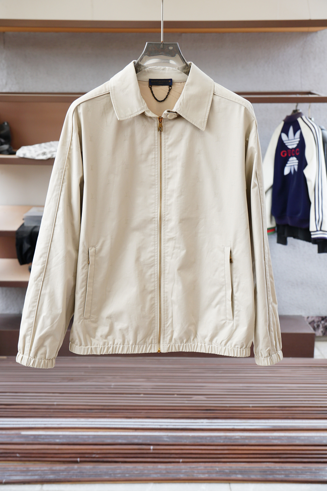 NO:525139,LV-Louis Vuitton/2025 autumn and winter new jacket, original 1:1 custom hardware accessories are fully imported original design, absolutely high quality, low-key luxury plaid with connotation, high-end and elegant fabric, super comfortable to touch, essential items in early spring Color. Beige Number M-3XL,,louis vuitton,louis vuitton,jackets & coats,alexander wang19860909LV-路易威登/2025秋冬新款外套,原版1:1定制五金配件全进口原版设计,绝对的高品质,低调奢华格子有内涵,高端大气上档次的面料,手感超级舒服,早春必备单品 颜色.米色 码数M-3XL,,louis vuitton,louis vuitton,jackets & coats,alexander wang,Men's clothing