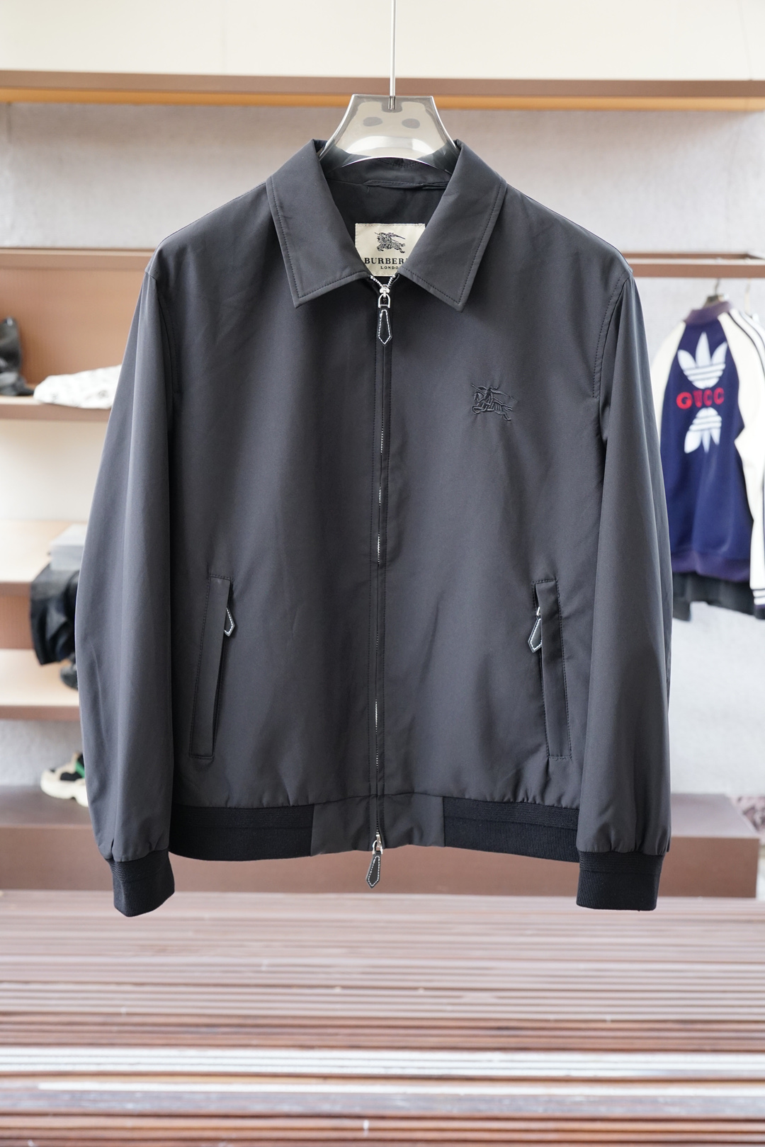 NO:525118,BBR Burberry-Bu*berry 2025 autumn and winter new jacket, original 1:1 custom hardware accessories are fully imported original design, absolutely high quality, low-key luxury plaid with connotation, high-end and elegant fabric, super comfortable feel, essential items in early spring color black Size M-3XL, burberry, jackets & coats, alexander wang19860909BBR巴宝莉-Bu*berry2025秋冬新款外套,原版1:1定制五金配件全进口原版设计,绝对的高品质,低调奢华格子有内涵,高端大气上档次的面料,手感超级舒服,早春必备单品 颜色黑色 码数M-3XL,,burberry,jackets & coats,alexander wang,Men's clothing