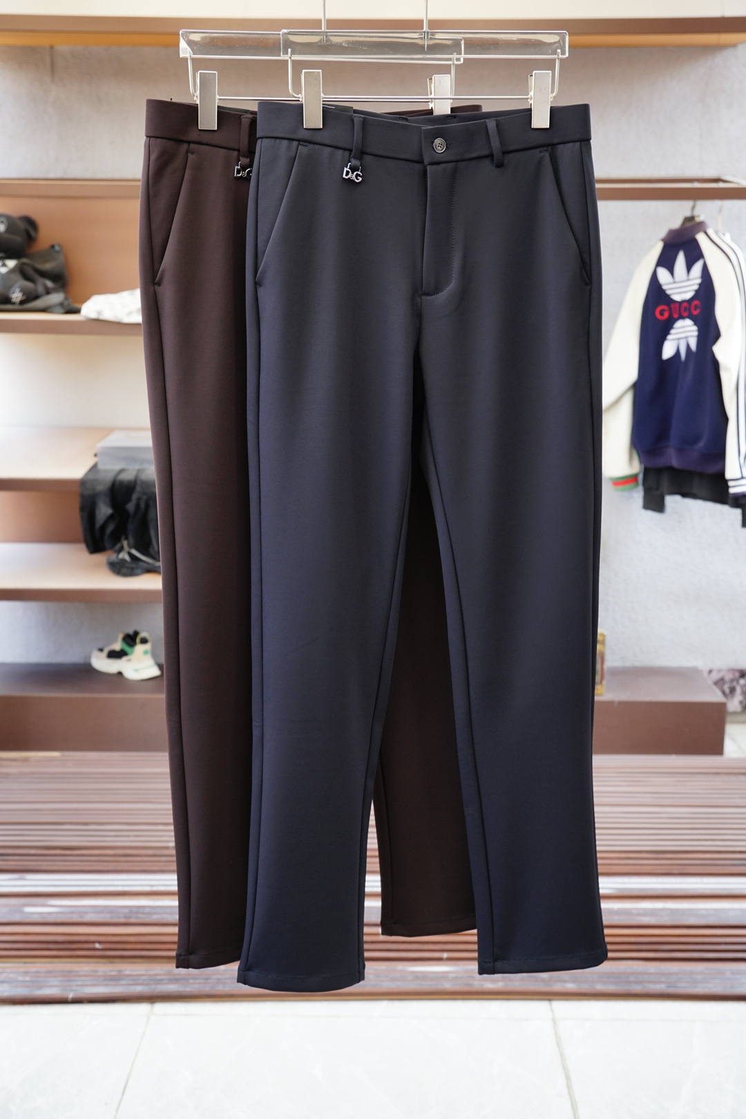 NO:525100,DG-New style is coming to fall and winter new casual trousers, high-end custom series. Imported high-density pure cotton craft is comfortable, soft and skin-friendly, straight and not easy to wrinkle, simple and clear, super versatile, fashionable and versatile, straight and stylish, a must-have for the wardrobe!  Suitable for any occasion 30-38 pickup next day without 35,37, alexander wang19860909DG-新款来袭秋冬新款休闲西裤,高端定制系列.进口高密度纯棉工艺舒适柔软亲肤,笔挺不易起皱,简单明了,超级百搭上身效果超级棒时尚百搭,笔挺有型,衣橱必备！适合任何场合穿着 30-38隔天取货无35,37,,alexander wang,Men's clothing