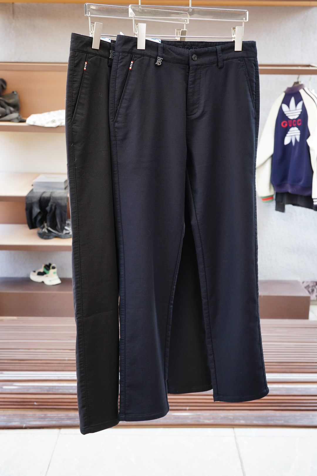 NO:525102,BBR Burberry - New styles are coming in autumn and winter new casual trousers, high-end custom series. Imported high-density pure cotton craftsmanship is comfortable, soft and skin-friendly, straight and not easy to wrinkle, simple and clear, super versatile, super fashionable and versatile, straight and stylish, a must-have for the wardrobe!  Suitable for any occasion 30-38 pickup next day without 35,37, burberry, alexander wang19860909BBR 巴宝莉-新款来袭秋冬新款休闲西裤,高端定制系列.进口高密度纯棉工艺舒适柔软亲肤,笔挺不易起皱,简单明了,超级百搭上身效果超级棒时尚百搭,笔挺有型,衣橱必备！适合任何场合穿着 30-38隔天取货无35,37,,burberry,alexander wang,Men's clothing