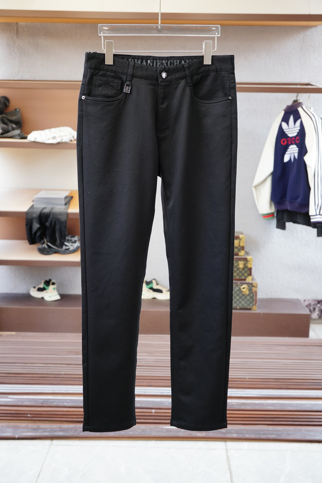 NO:525138,Armani - New style is coming 2025 early autumn new style casual pants jeans, high-end custom series. Imported high-density pure cotton Gaza washing process is comfortable, soft and skin-friendly, straight and not easy to wrinkle, simple and clear, super versatile, super fashionable and versatile, straight and stylish, a must-have for the wardrobe!  Suitable for any occasion to wear 30-38 pick up the next day, Armani, jeans, alexander wang19860909阿玛尼-新款来袭2025早秋新款新款休闲裤牛仔裤,高端定制系列.进口高密度纯棉加沙洗工艺舒适柔软亲肤,笔挺不易起皱,简单明了,超级百搭上身效果超级棒时尚百搭,笔挺有型,衣橱必备！适合任何场合穿着 30-38隔天取货无,,armani,jeans,alexander wang,Men's clothing