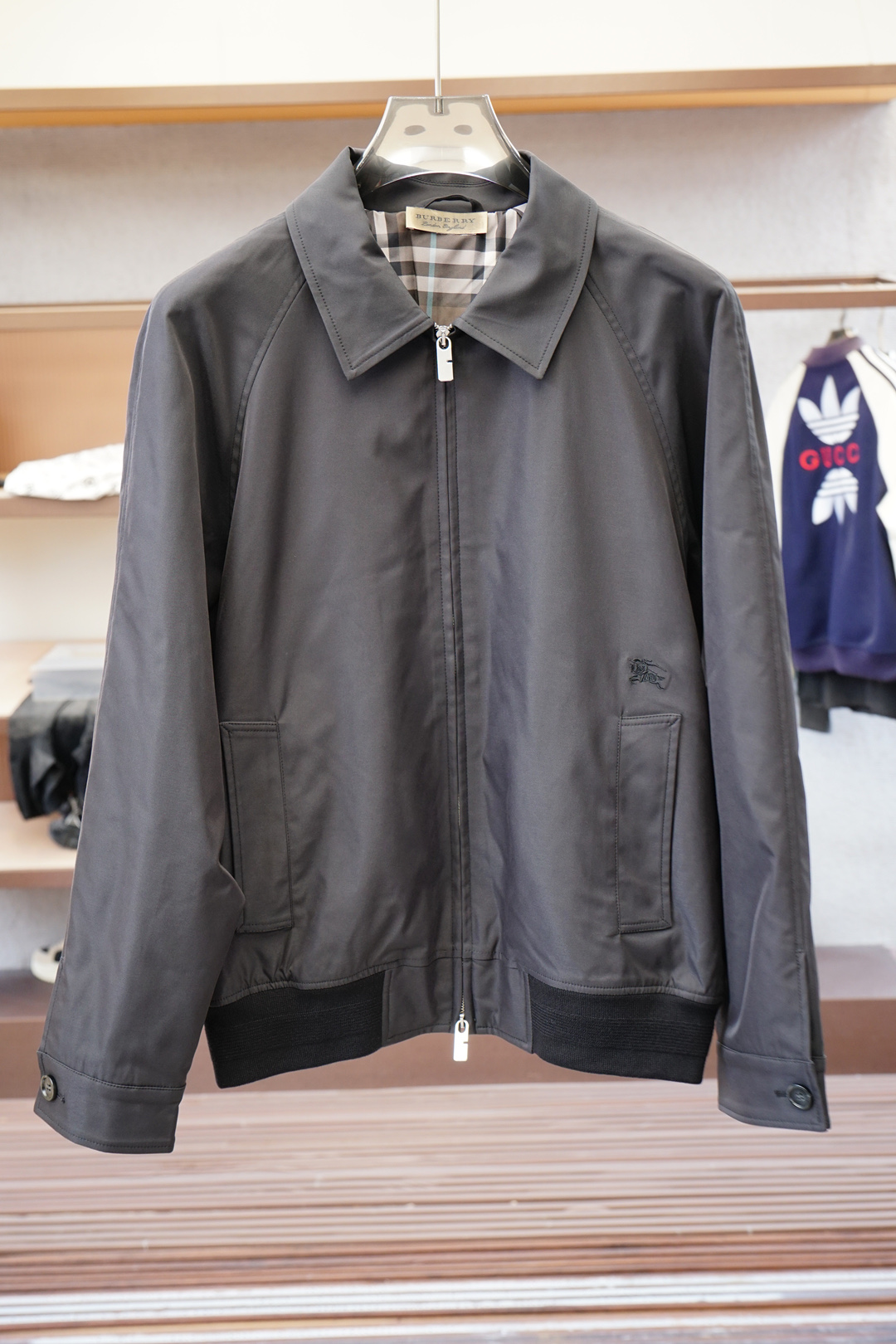 NO:526230,BBR Burberry-Bu*berry 2025 autumn and winter new jacket, original 1:1 custom hardware accessories are fully imported original design, absolutely high quality, low-key luxury plaid with connotation, high-end and elegant fabric, super comfortable feel, essential items in early spring color black Size M-3XL, burberry, jackets & coats, alexander wang19860909BBR巴宝莉-Bu*berry2025秋冬新款外套,原版1:1定制五金配件全进口原版设计,绝对的高品质,低调奢华格子有内涵,高端大气上档次的面料,手感超级舒服,早春必备单品 颜色黑色 码数M-3XL,,burberry,jackets & coats,alexander wang,Men's clothing