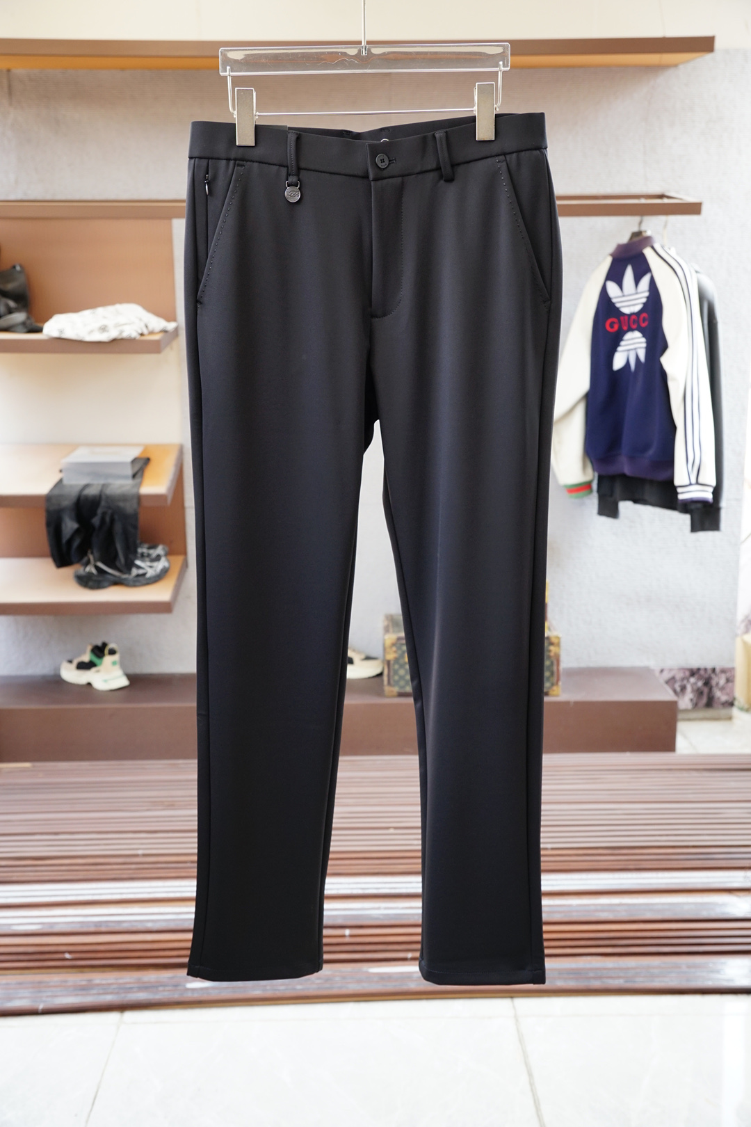 NO:526237,Boss-New style is coming to fall and winter new casual trousers, high-end custom series. Imported high-density pure cotton craft is comfortable, soft and skin-friendly, straight and not easy to wrinkle, simple and clear, super versatile, super fashionable and versatile, straight and stylish, a must-have for the wardrobe!  Suitable for any occasion 30-38 pickup next day without 35,37, alexander wang19860909Boss-新款来袭秋冬新款休闲西裤,高端定制系列.进口高密度纯棉工艺舒适柔软亲肤,笔挺不易起皱,简单明了,超级百搭上身效果超级棒时尚百搭,笔挺有型,衣橱必备！适合任何场合穿着 30-38隔天取货无35,37,,alexander wang,Men's clothing