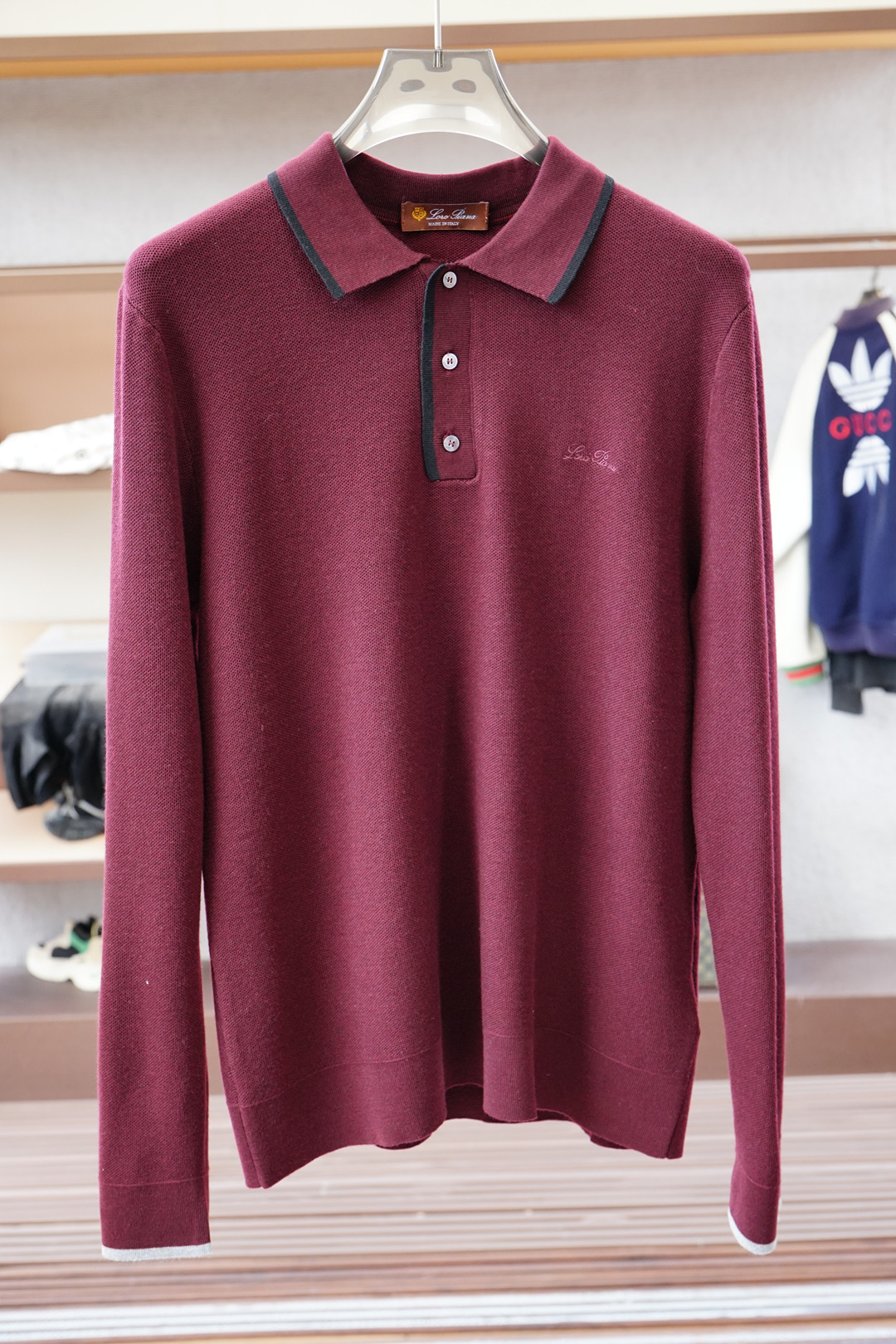 NO:681927,LP-Advanced ready-to-wear autumn and winter sweater series!  Mature men, light mature men, favorite style. The most classic solid color, versatile and handsome round neck short-sleeved bottoming shirt. Consistently good fit. Imported original ultra-fine pima cotton cashmere, soft and elastic. Basic bottoming shirts are indispensable in men’s wardrobes. They can be used to match various clothes anytime and anywhere to meet your daily needs. The fabrics and factories we choose are all used by first-line brands. The design of the clothes is very simple and low-key. Dear friends, hurry up and get it!  Sizes M-XX XL (model 173120 pounds M),, loro piana, sweaters, T-shirt,19860909LP-高级成衣 秋冬毛衣系列！熟男 轻熟男 最爱款式 最经典净色通勤百搭帅气的圆领短袖打底衫 一贯的好版型 进口原版超细匹马棉羊绒,柔软 弹性细腻 男人的衣柜都少不了基础打底衫 随时随地都可以拿来搭配各种服饰 满足您日常生活需求 .我们所选择的面料及工厂都是一线品牌所使用的 ,衣服设计非常的简洁 ,很是低调的设计 亲们赶紧入手！尺码M-XX XL（模特173120斤M）,,loro piana,sweaters,T-shirt,,Men's clothing