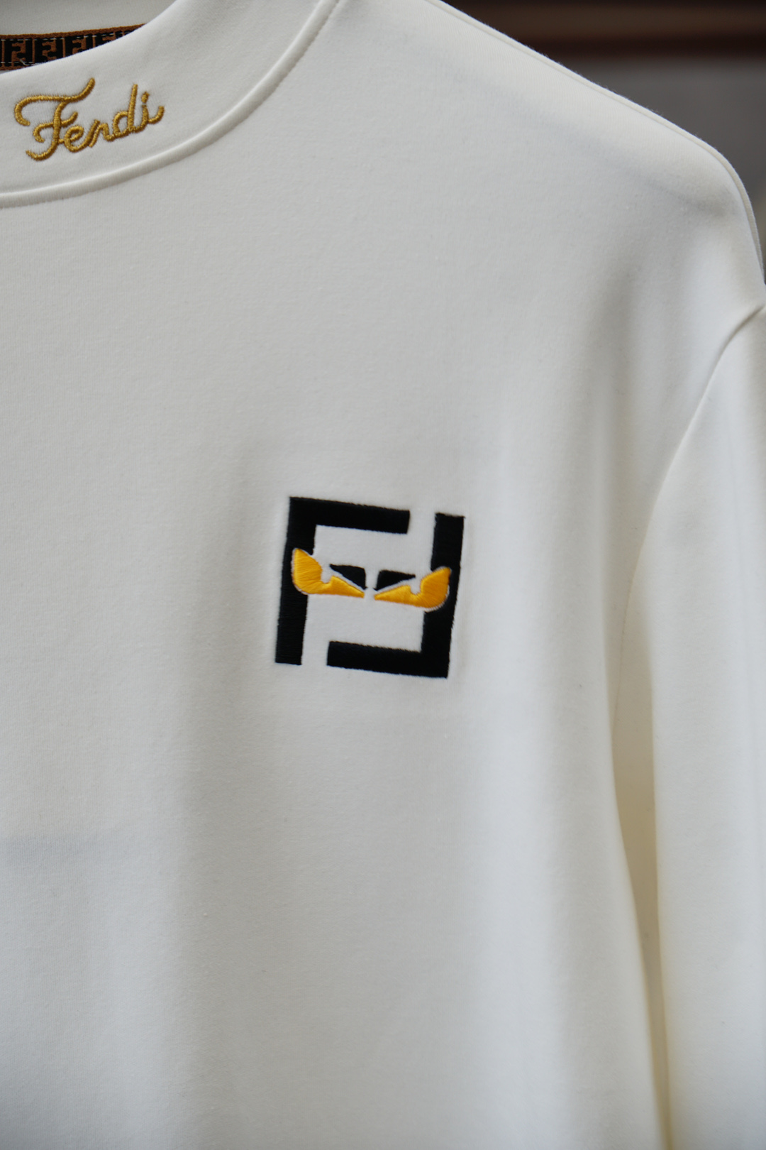 -Fendi芬迪-2025秋季打底系列新品🍐男士圆领长袖🌽奢华品牌字母LOGO标识标注👍🏼上身就能体会这