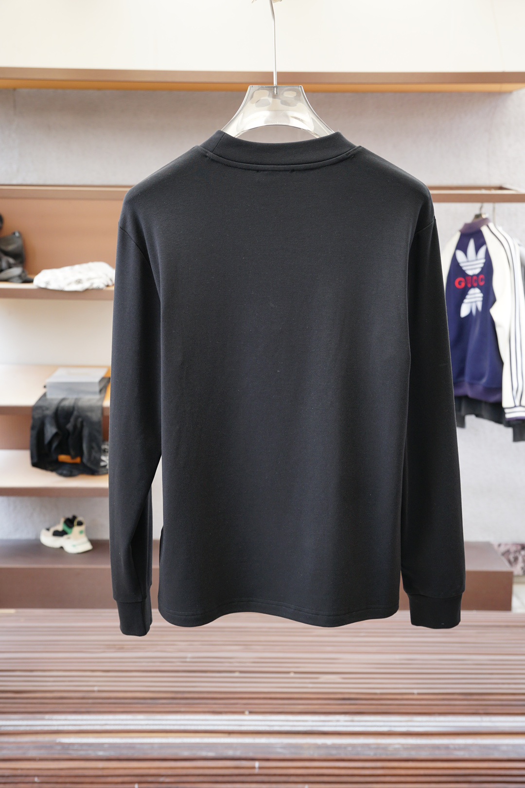 -Fendi芬迪-2025秋季打底系列新品🍐男士圆领长袖🌽奢华品牌字母LOGO标识标注👍🏼上身就能体会这