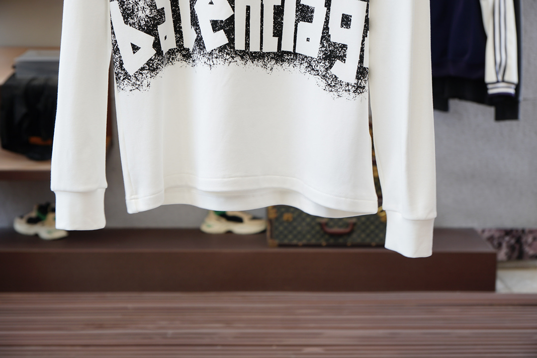 -巴黎世家-2025秋季打底系列新品🍐男士圆领长袖🌽奢华品牌字母LOGO标识标注👍🏼上身就能体会这款设计