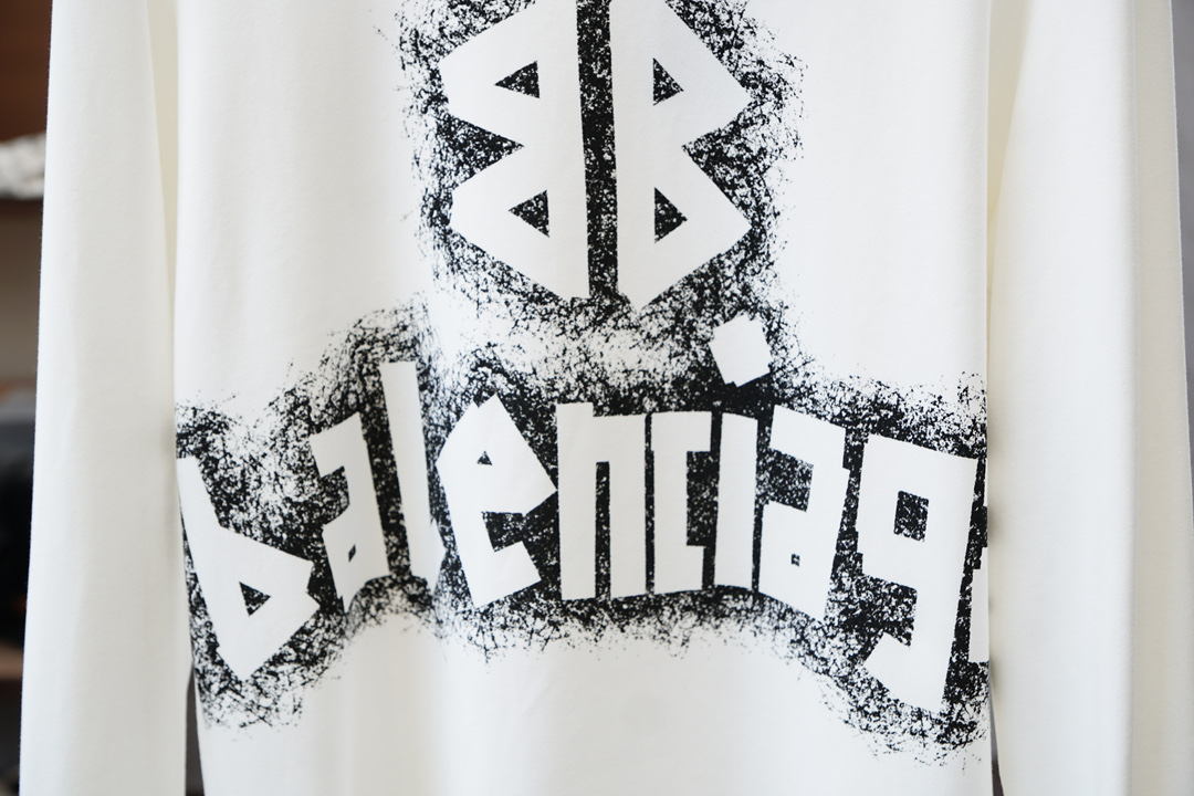 -巴黎世家-2025秋季打底系列新品🍐男士圆领长袖🌽奢华品牌字母LOGO标识标注👍🏼上身就能体会这款设计