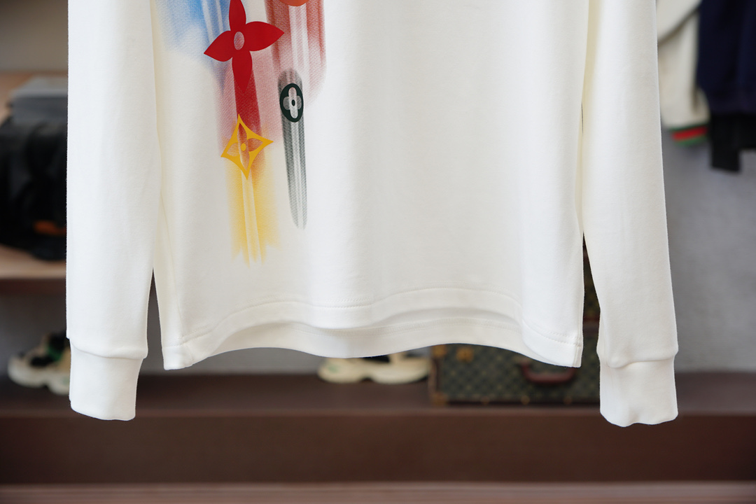 -Lv路易威登-2025秋季打底系列新品🍐男士圆领长袖🌽奢华品牌字母LOGO标识标注👍🏼上身就能体会这款