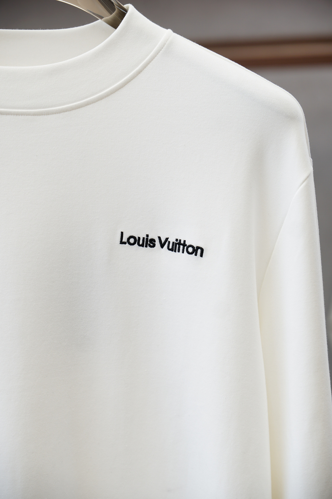 -Lv路易威登-2025秋季打底系列新品🍐男士圆领长袖🌽奢华品牌字母LOGO标识标注👍🏼上身就能体会这款